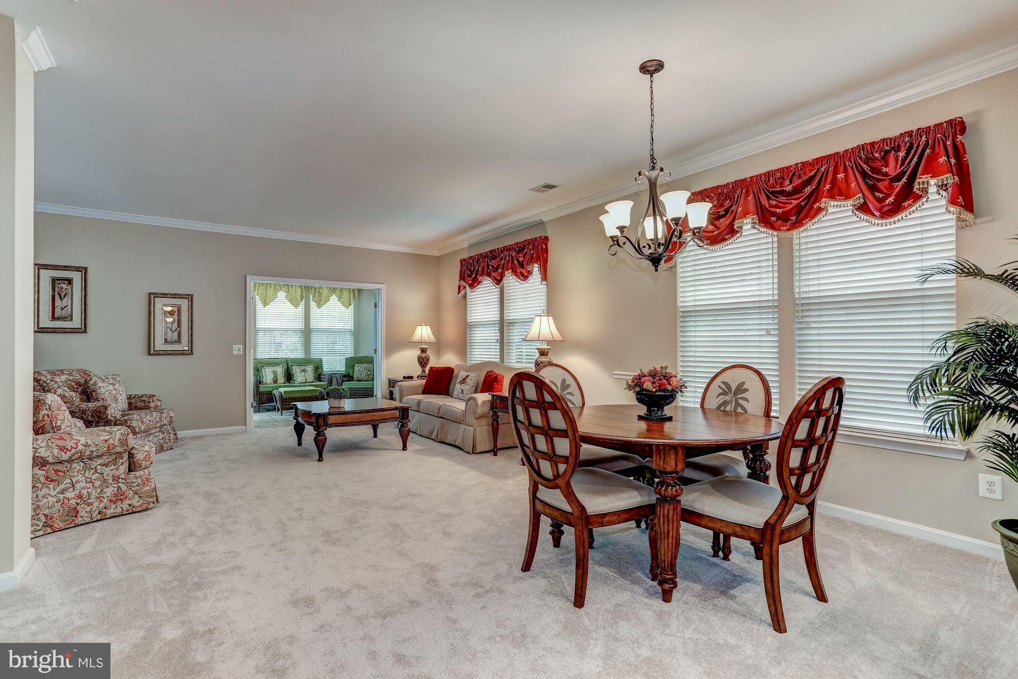 FOUR SEASONS - Residential