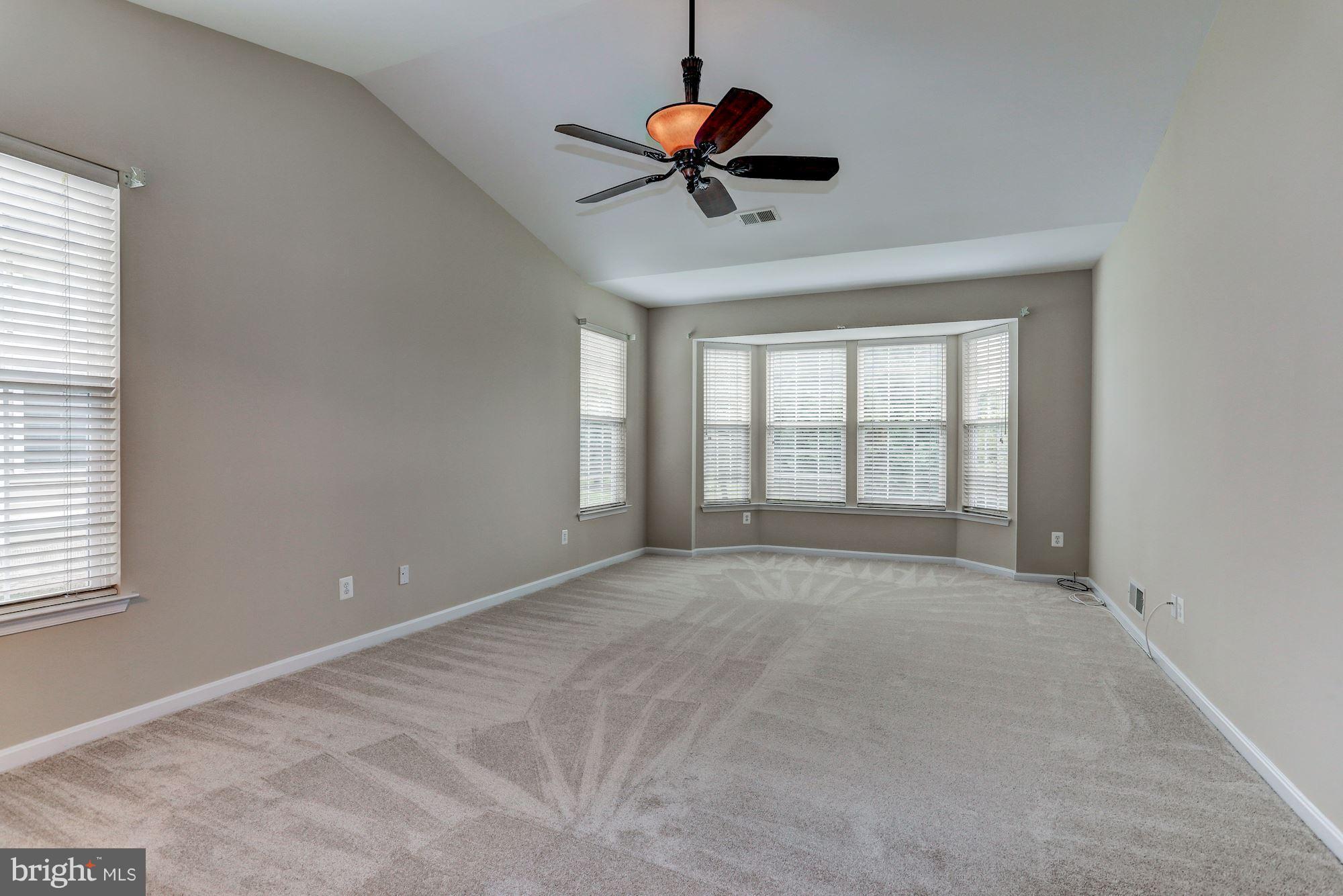 FOUR SEASONS - Residential