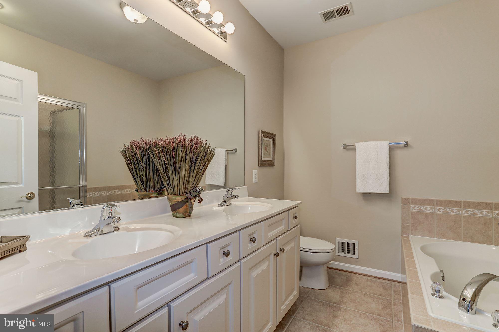 FOUR SEASONS - Residential