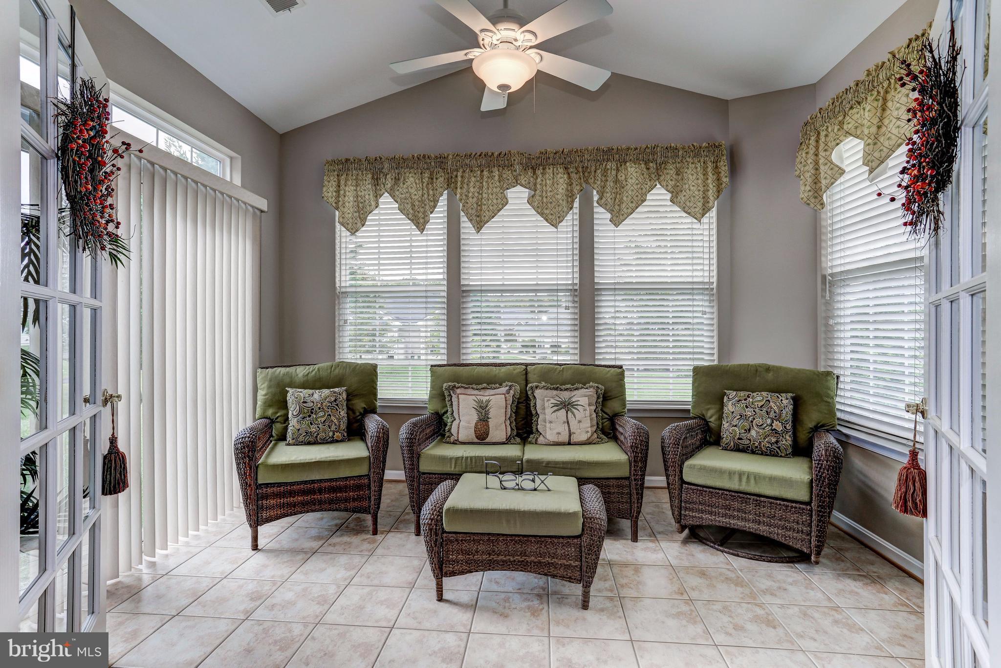 FOUR SEASONS - Residential