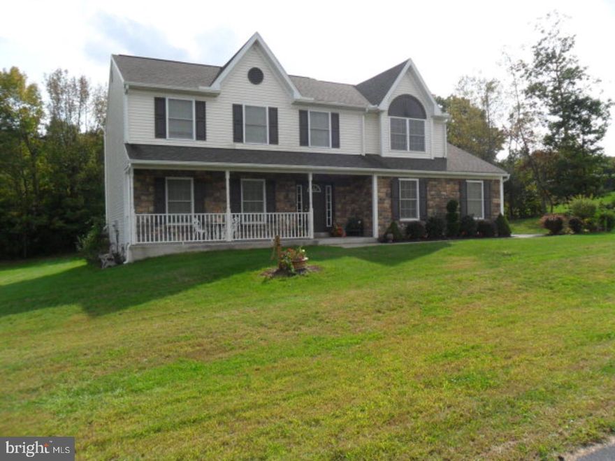 Well maintained home situated on 2+ acres.  Gorgeous mountain views surround this home. Some of its many features include a gas fireplace in the family room, central air, large eat-in kitchen, dining room with hardwood flooring, master bath with whirlpool tub. Large, private back yard is perfect for entertaining.  Mailing Address Continued: Auburn  Color: Tan  Amp: 200