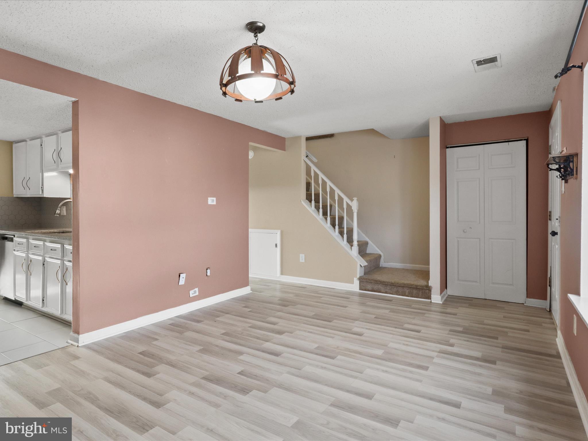 ROLLINGWOOD VILLAGE - Residential Lease