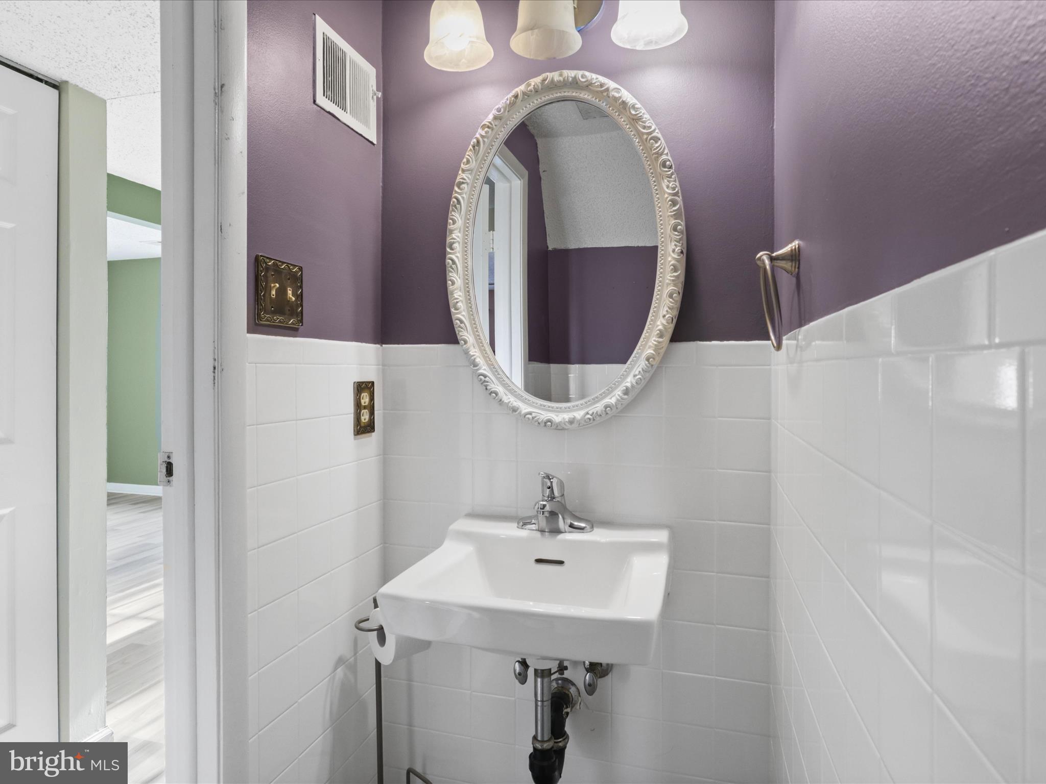 ROLLINGWOOD VILLAGE - Residential Lease