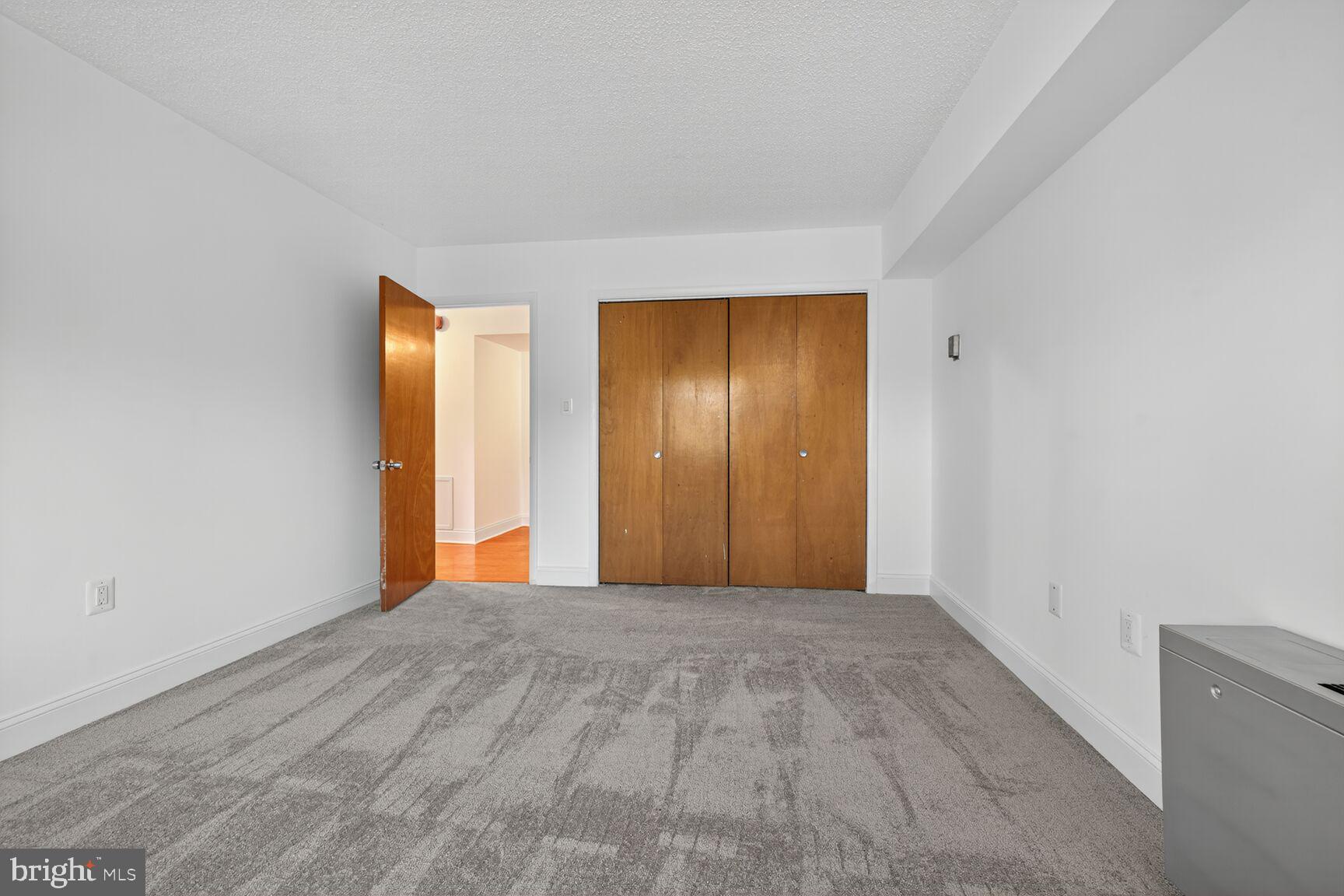 LAKESIDE TERRACE - Residential