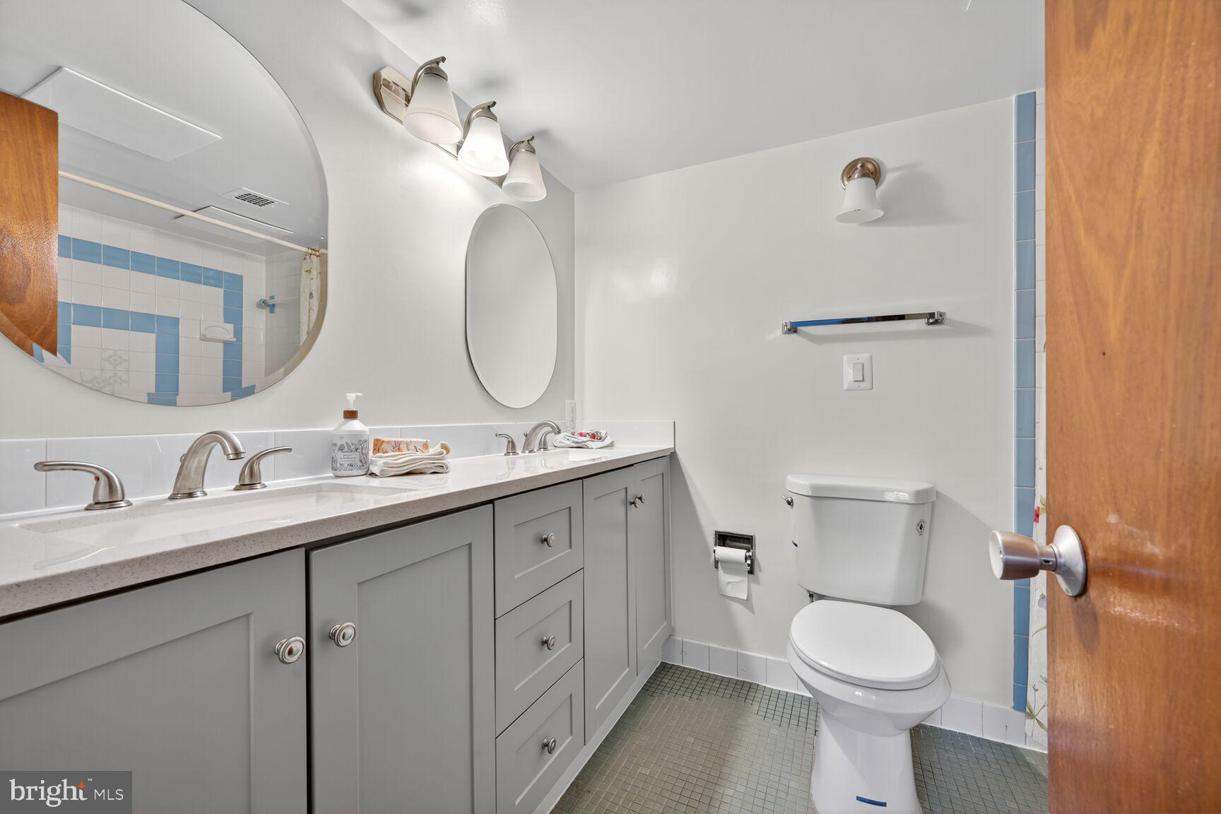 LAKESIDE TERRACE - Residential