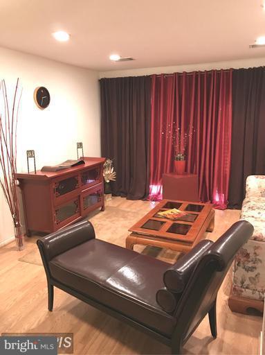 CLUBSIDE - Residential Lease