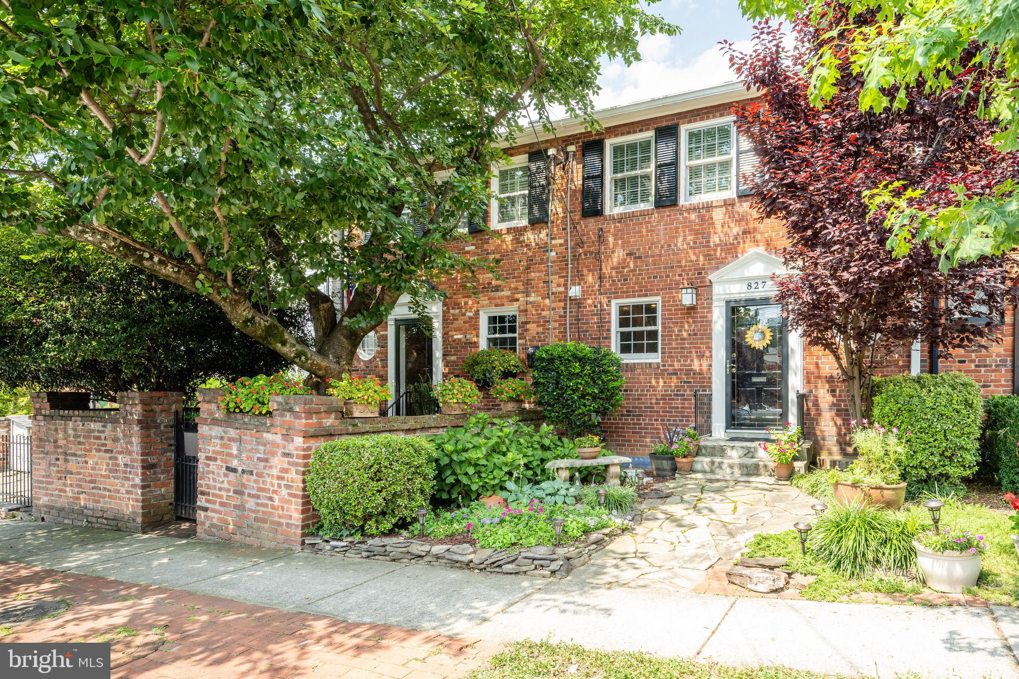 827 S FAIRFAX STREET