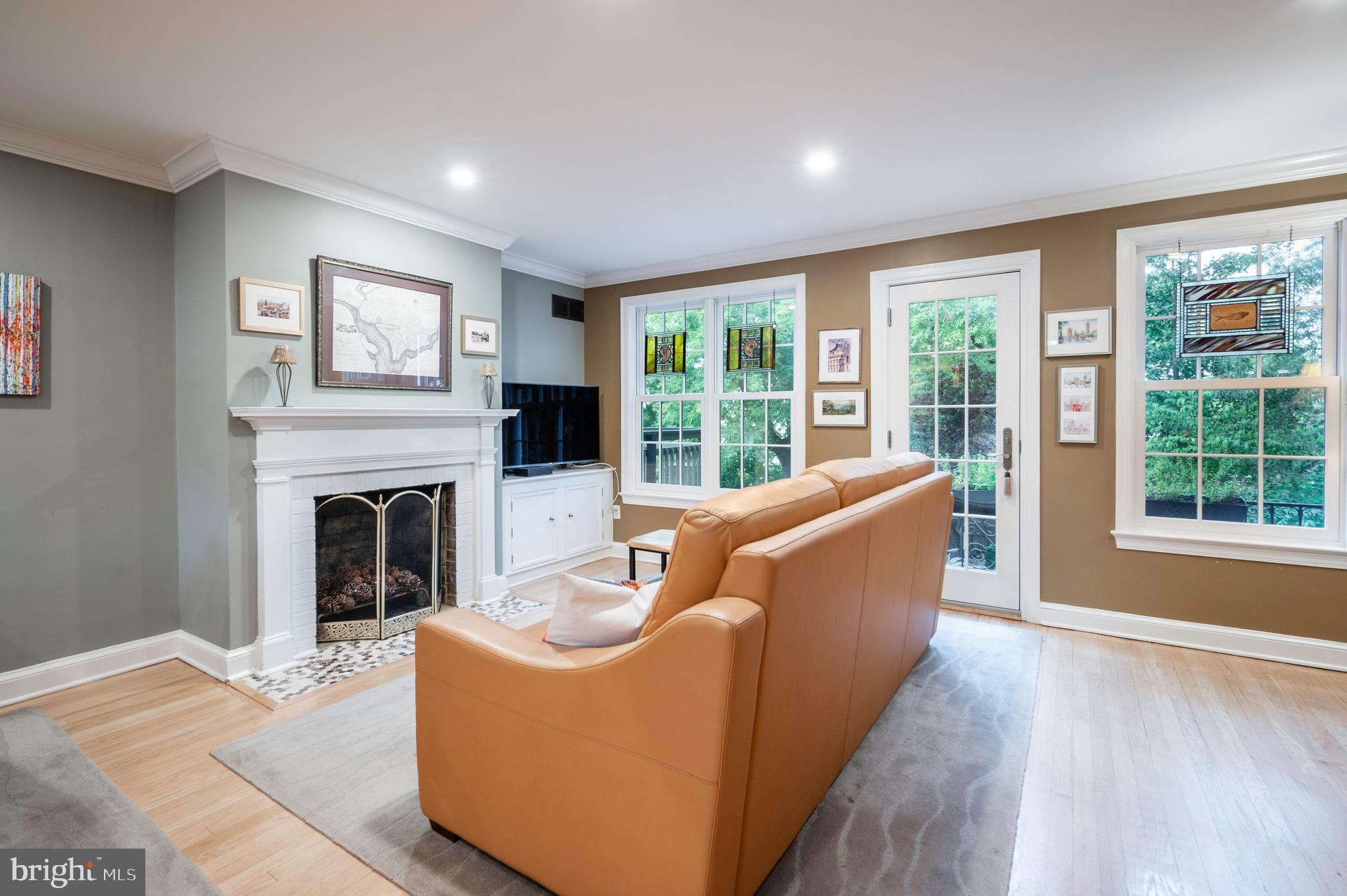 827 S FAIRFAX STREET