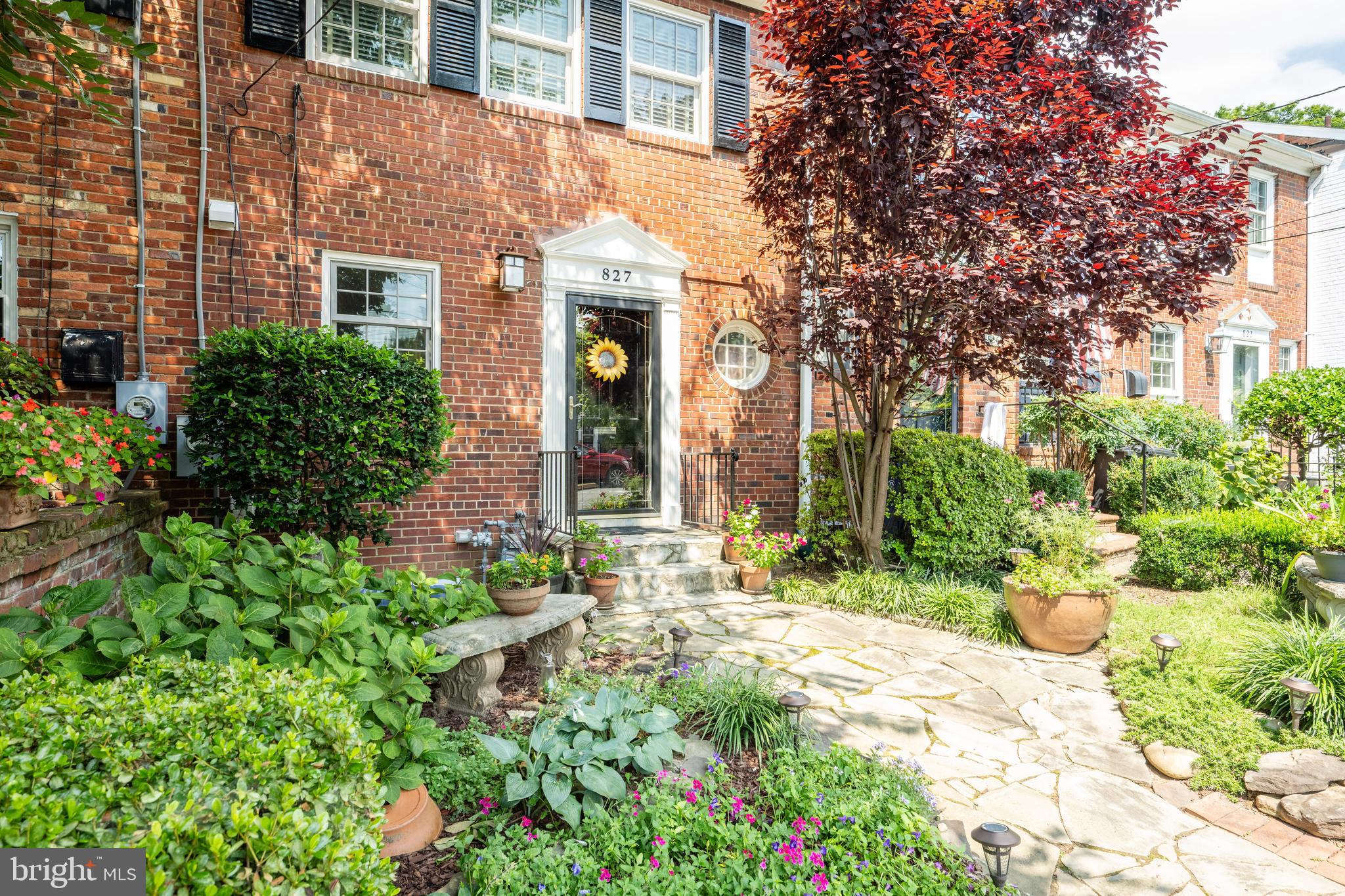 827 S FAIRFAX STREET