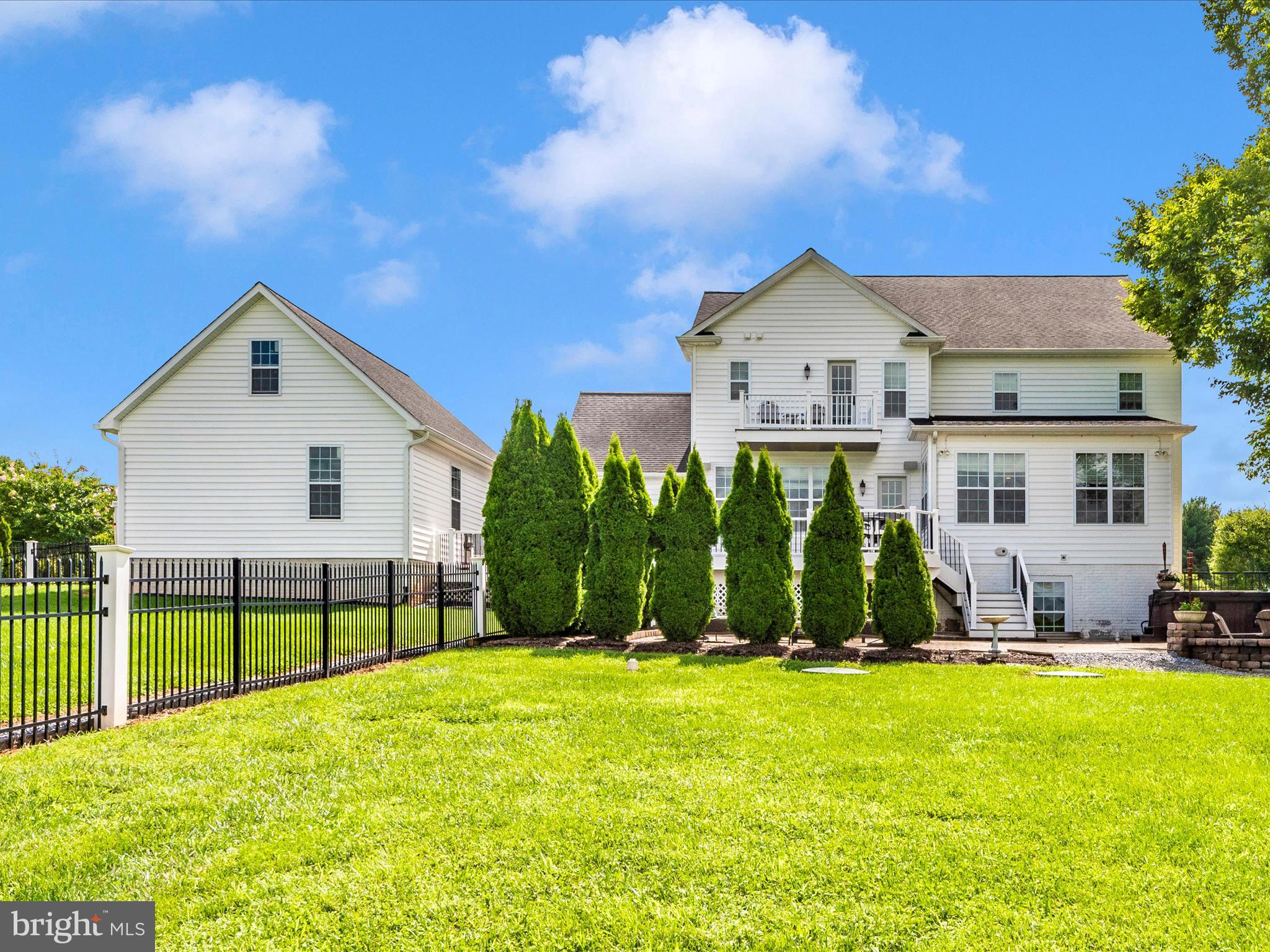 HOLLY HOUSE MEADOWS - Residential