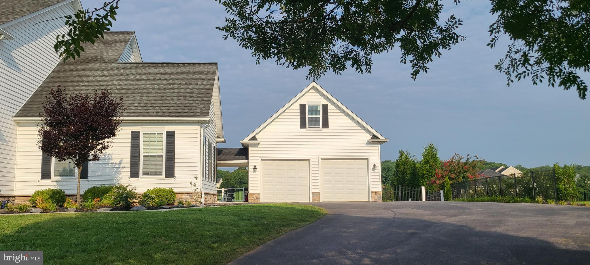 HOLLY HOUSE MEADOWS - Residential
