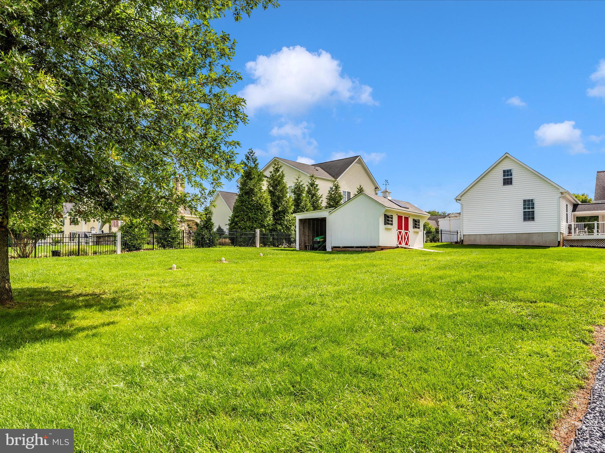 HOLLY HOUSE MEADOWS - Residential