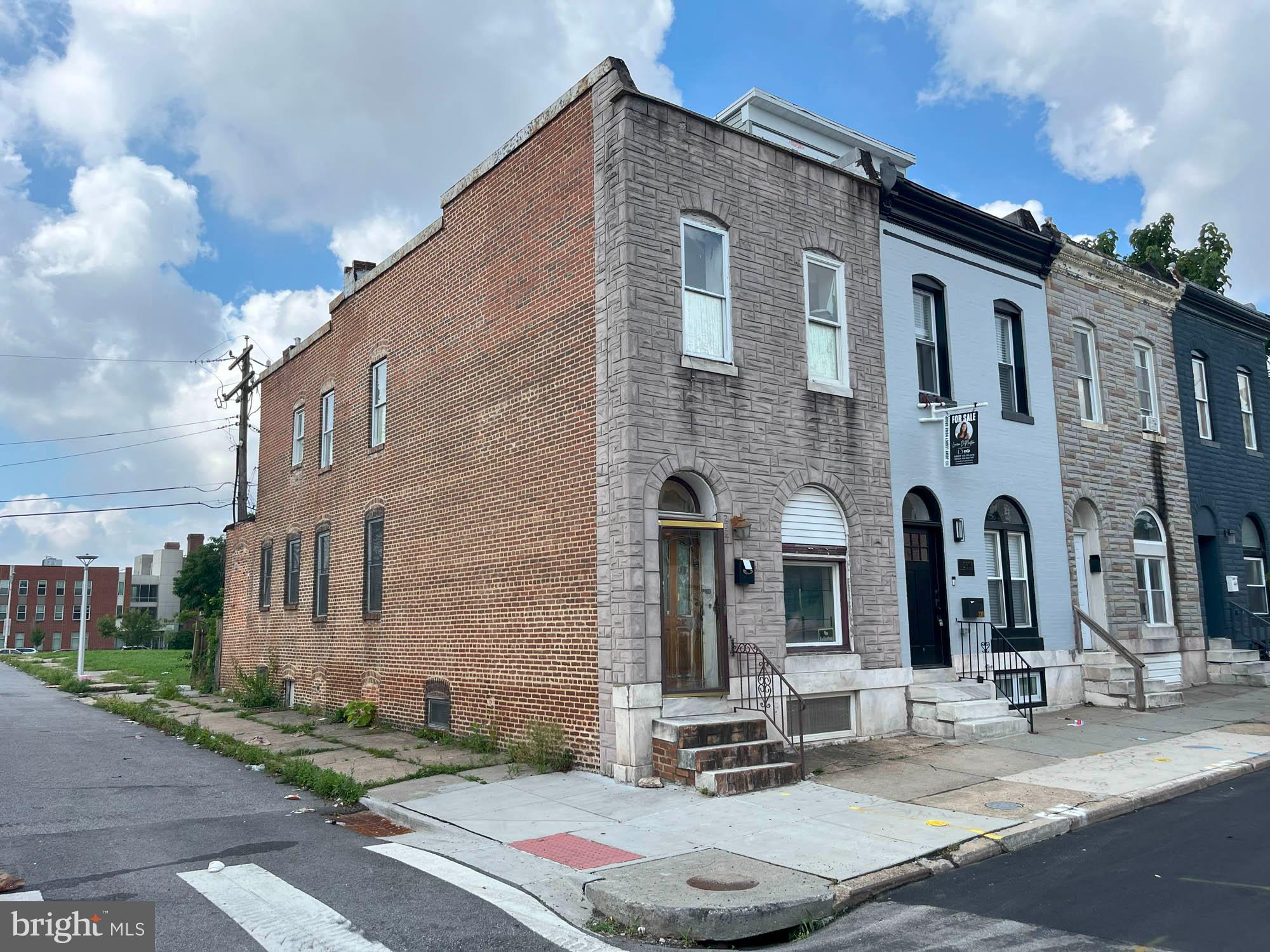 ABSOLUTE ONLINE REAL ESTATE AUCTION TO THE HIGHEST BIDDER OVER $5,000!! Bidding Opens - Monday, August 4, 2025. Bidding Closes - Tuesday, August 5, 2025 at 12:00 noon. List price is opening bid only. Two story brick end-of-group townhome – constructed in 1909, according to public tax records. Estimated to contain 1,500 square feet above grade and 700 square feet below. Believed to need full renovation.