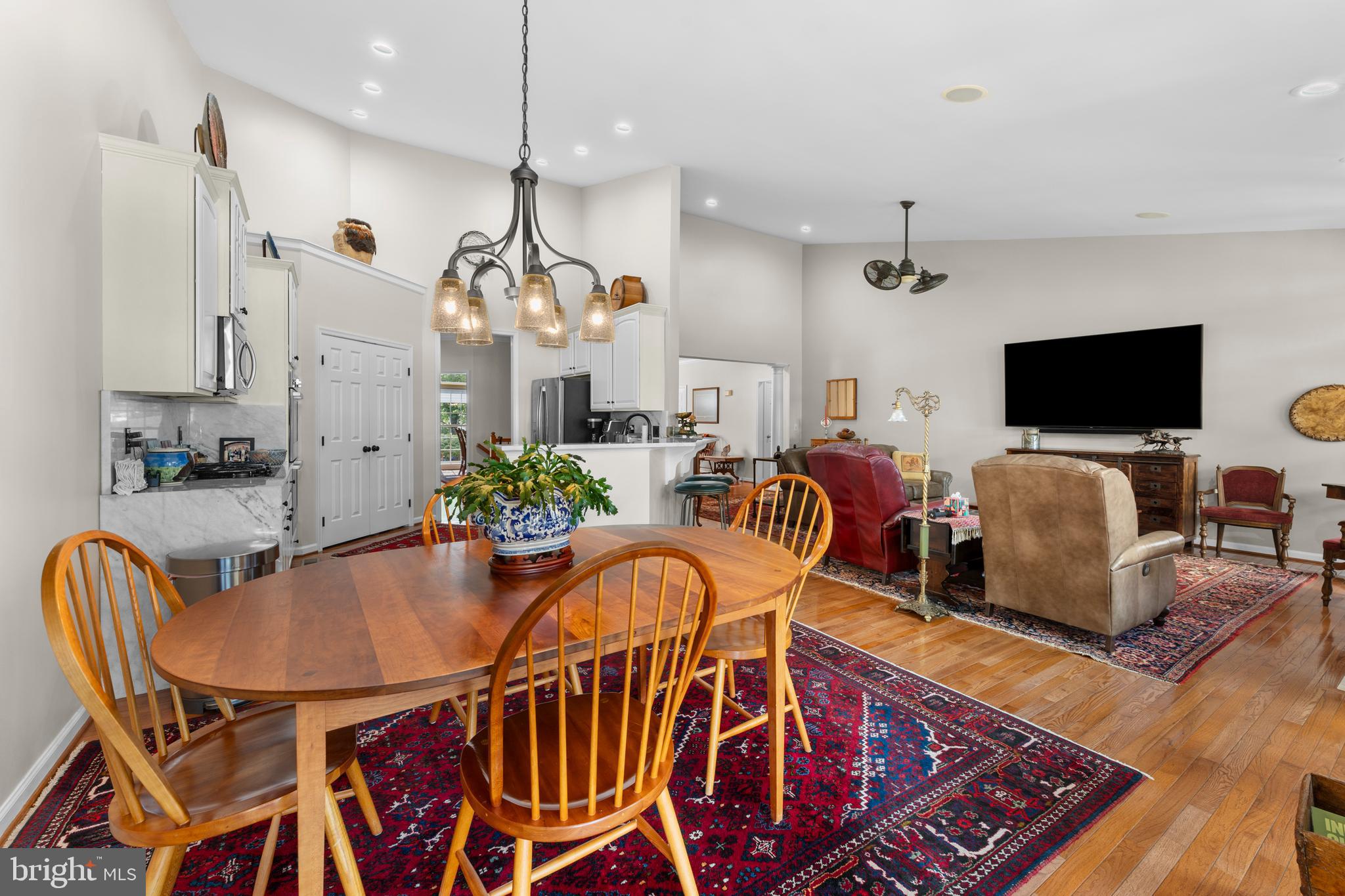 COUNTRY CLUB ESTATES - Residential