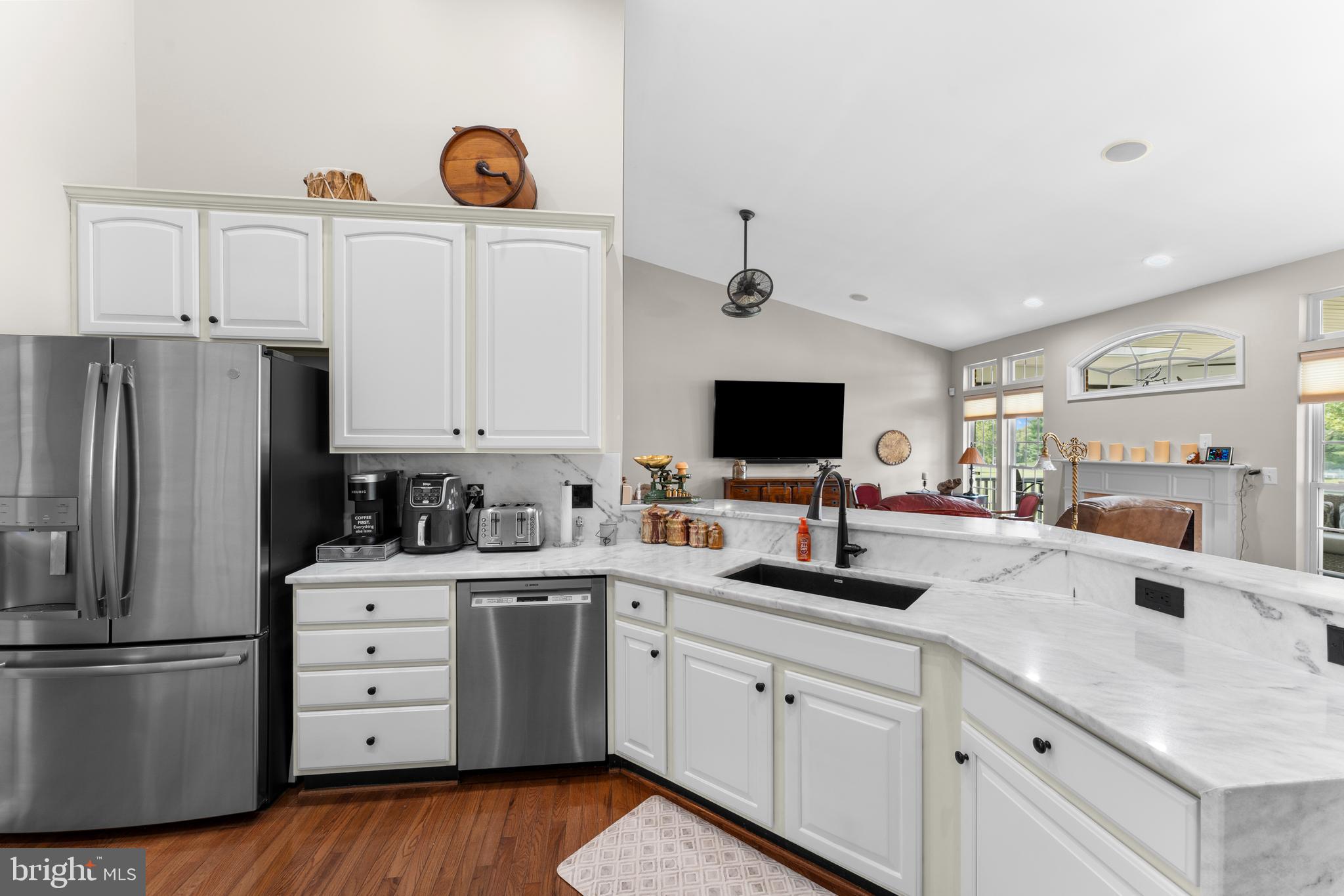 COUNTRY CLUB ESTATES - Residential