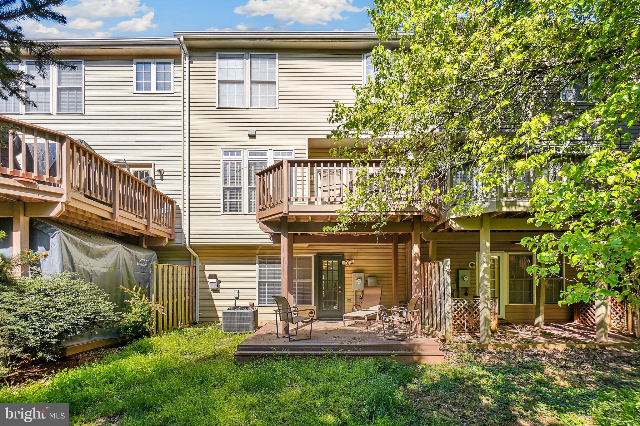 WILLOWS OF POTOMAC - Residential Lease