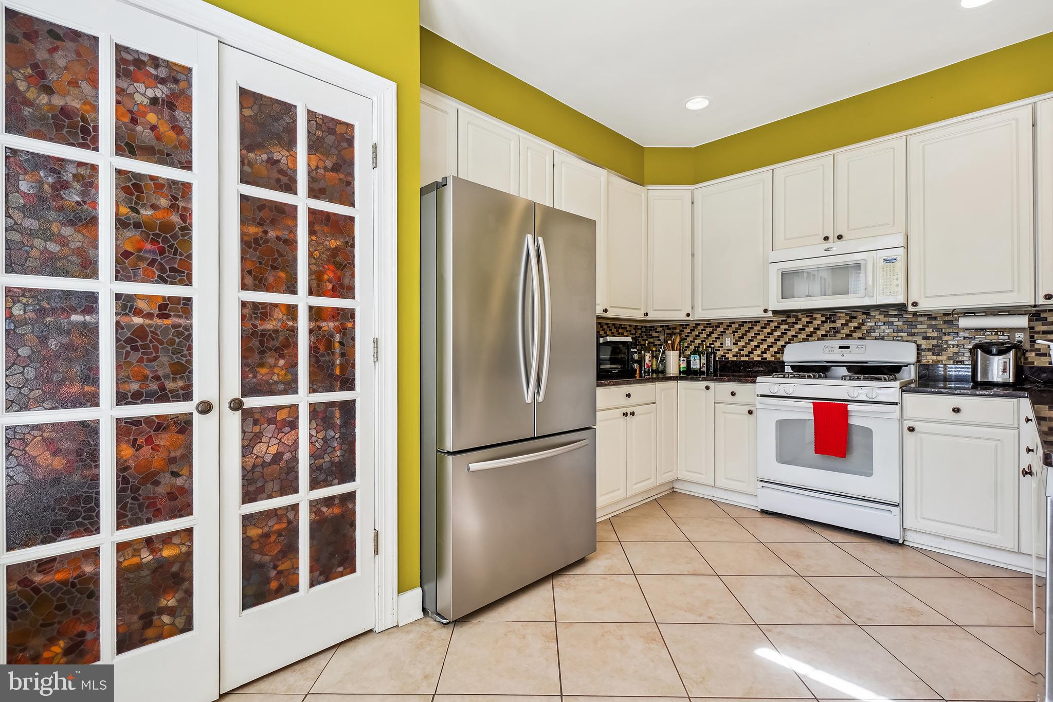 WILLOWS OF POTOMAC - Residential Lease