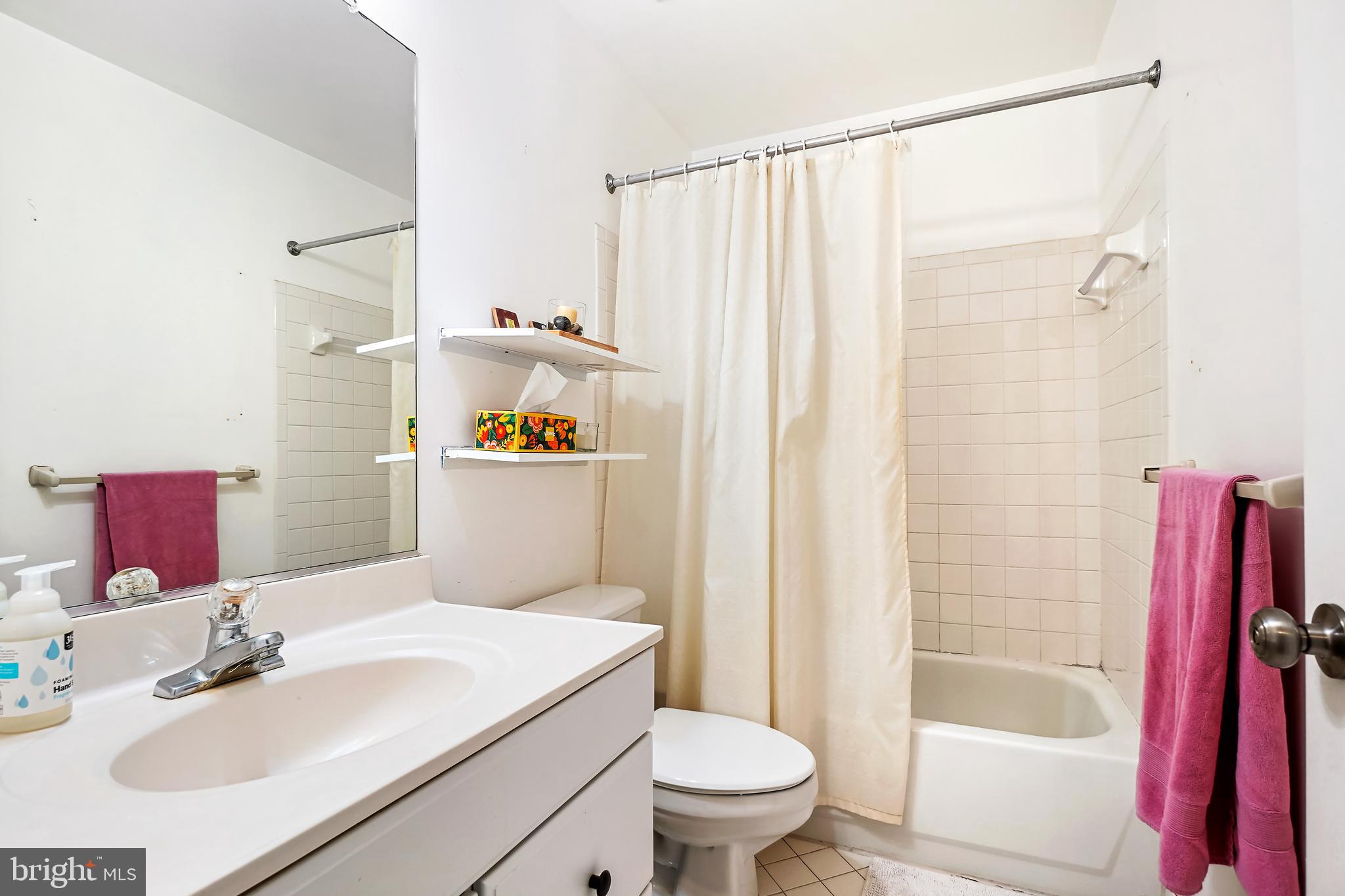 WILLOWS OF POTOMAC - Residential Lease