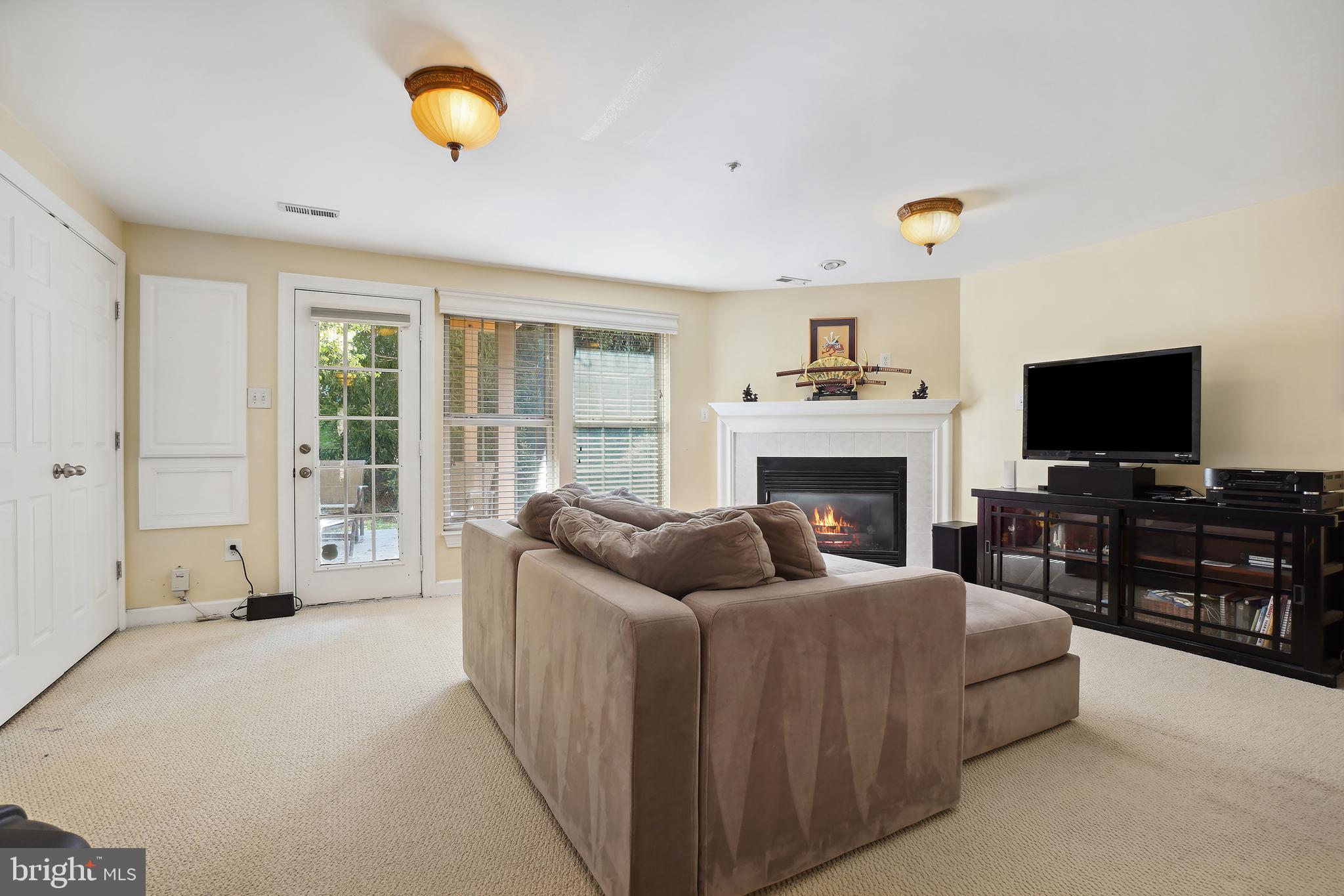 WILLOWS OF POTOMAC - Residential Lease