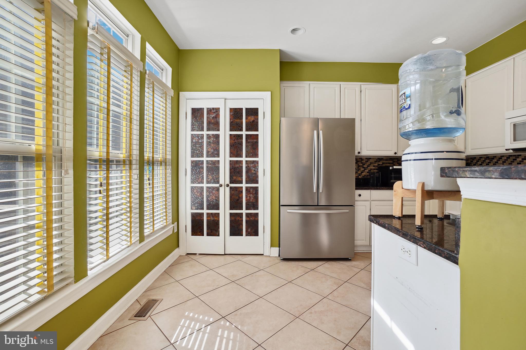 WILLOWS OF POTOMAC - Residential Lease