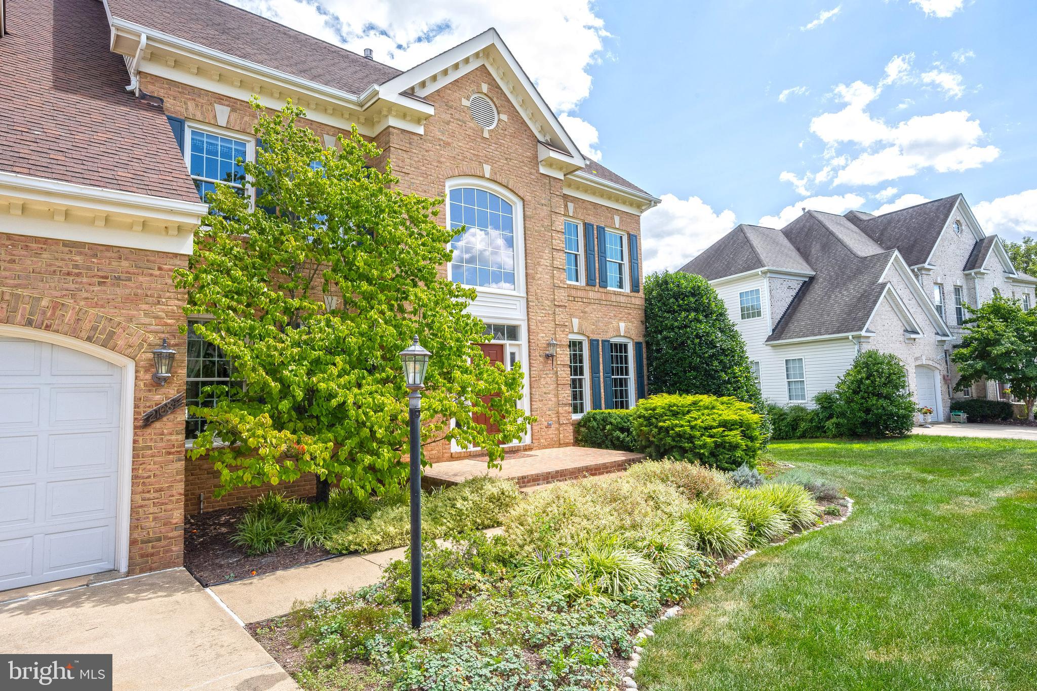 ASHBURN VILLAGE - Residential