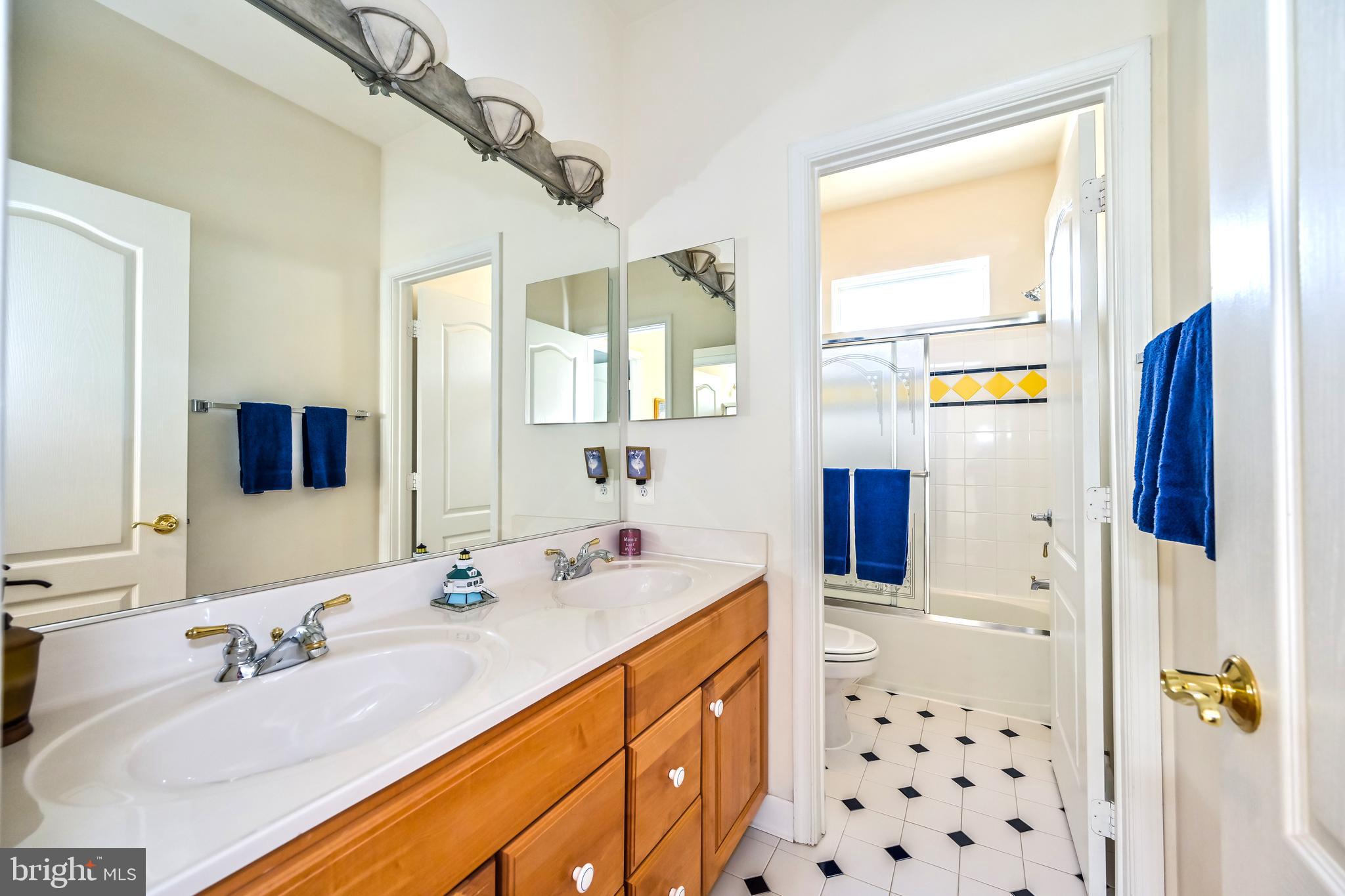 ASHBURN VILLAGE - Residential