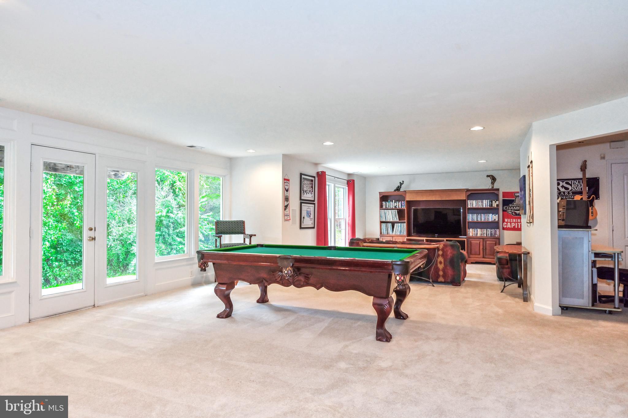 ASHBURN VILLAGE - Residential