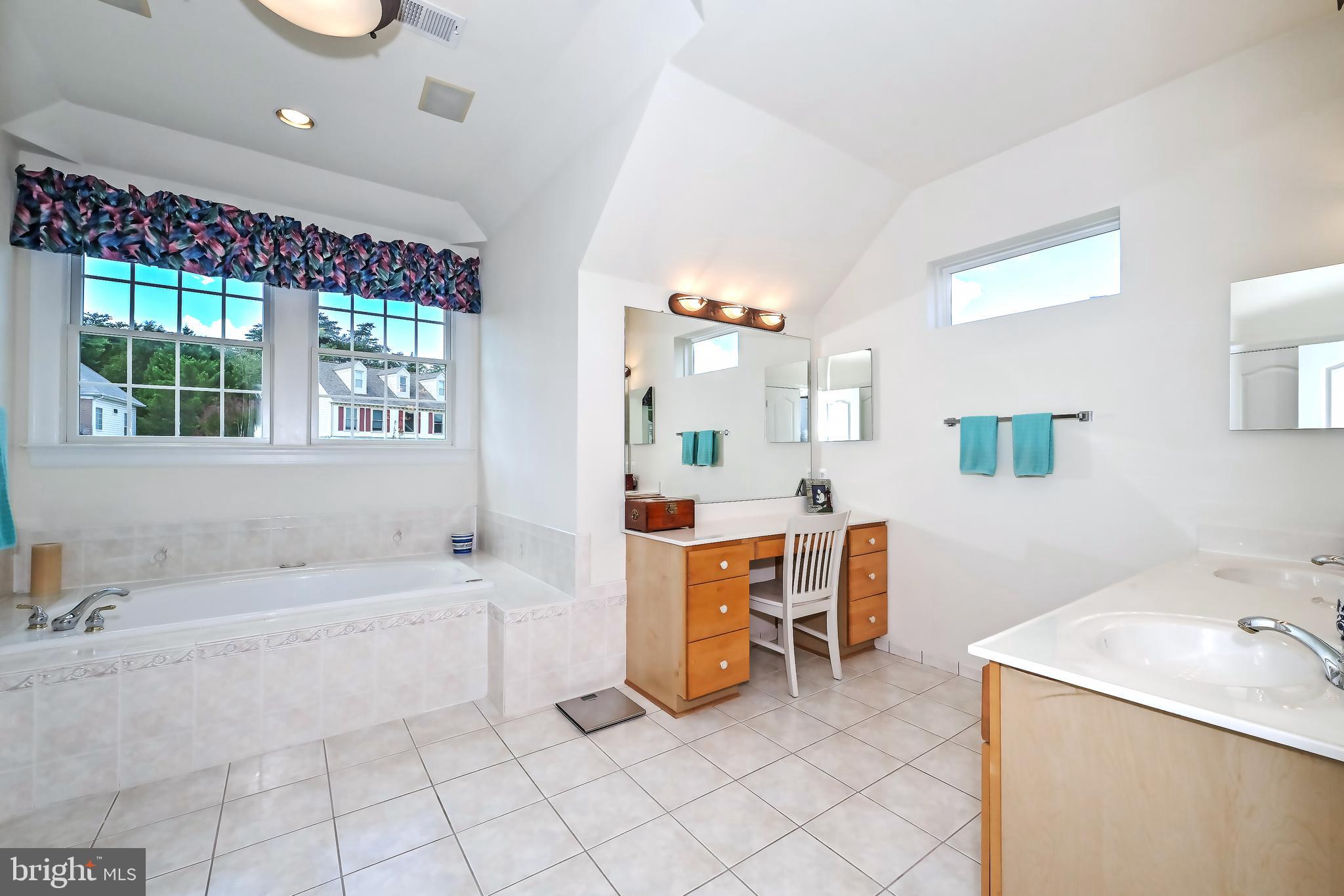 ASHBURN VILLAGE - Residential