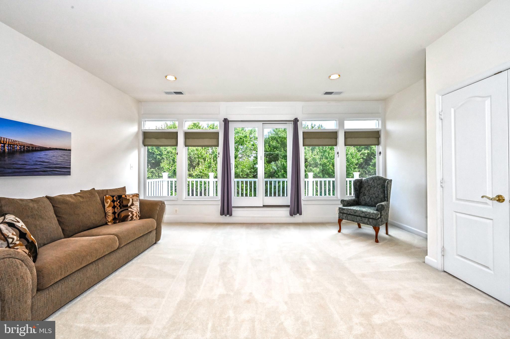 ASHBURN VILLAGE - Residential