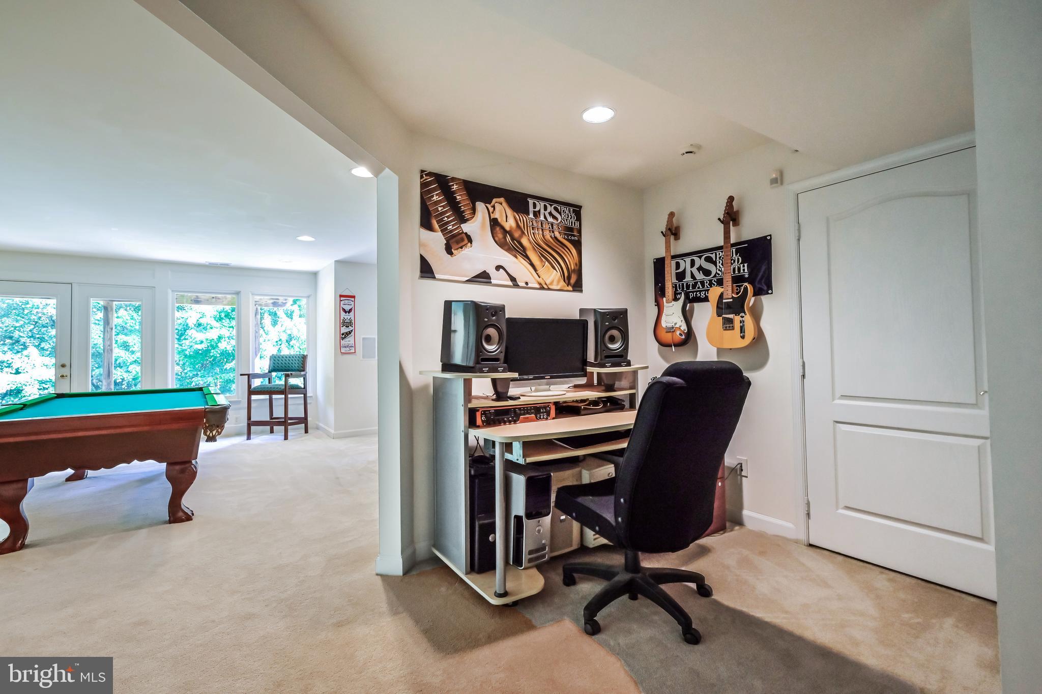 ASHBURN VILLAGE - Residential