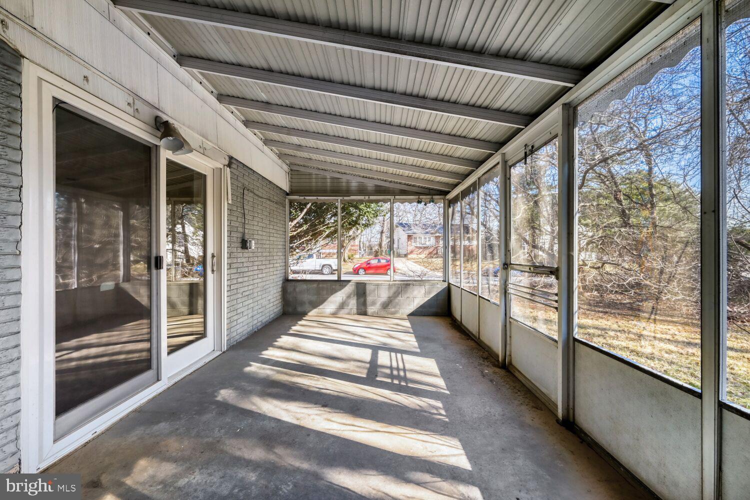 SUBURBIA - Residential