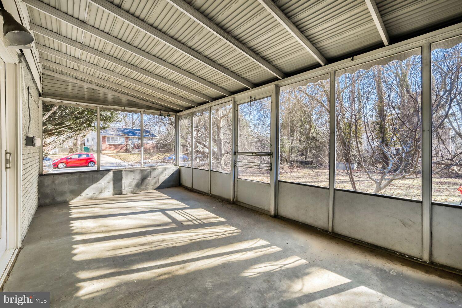 SUBURBIA - Residential