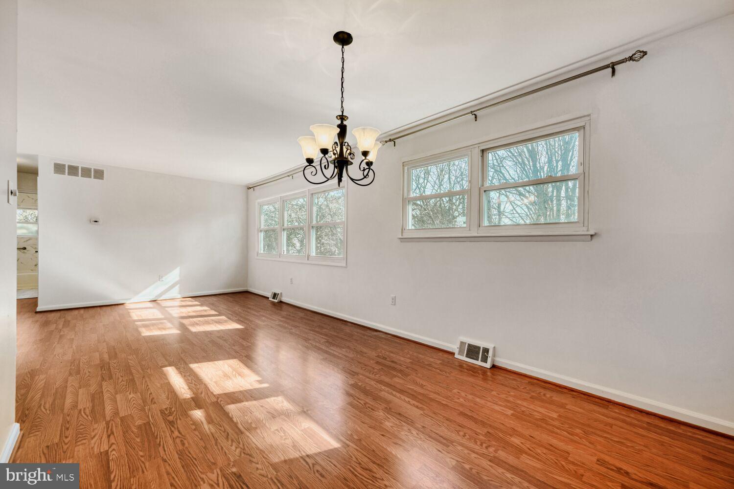 SUBURBIA - Residential