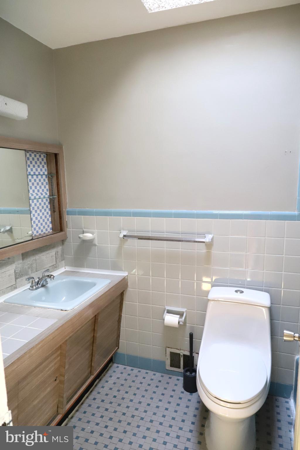 MAYFAIR - Residential Lease