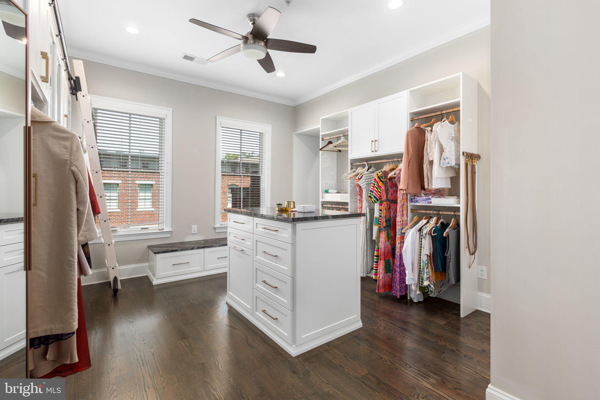 AMELIA SQUARE - Residential