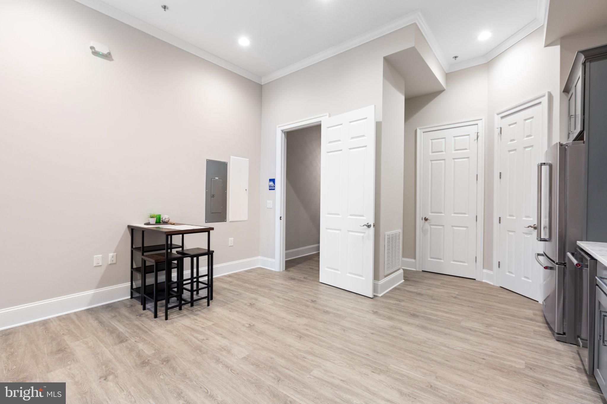 AMELIA SQUARE - Residential