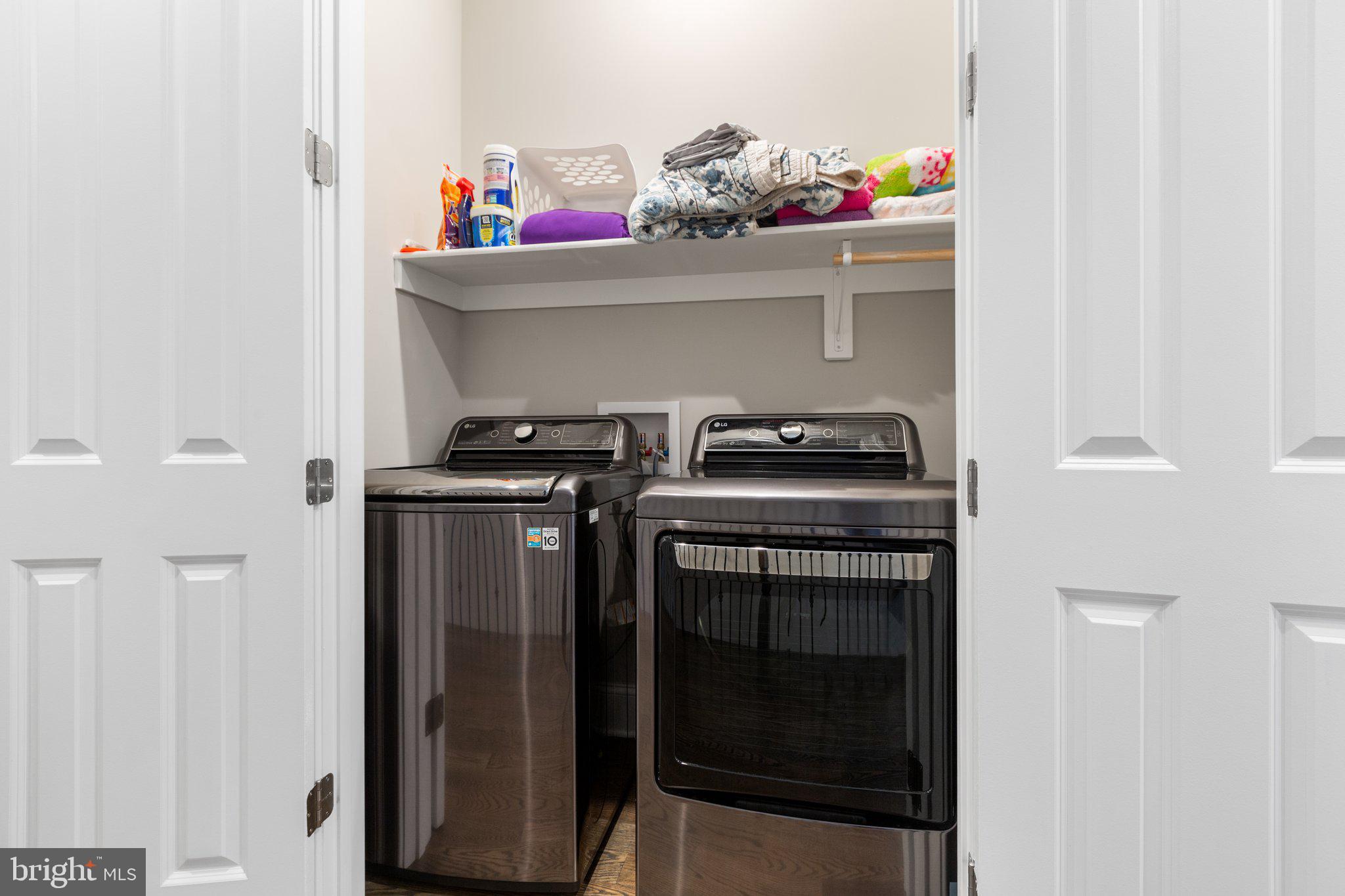 AMELIA SQUARE - Residential