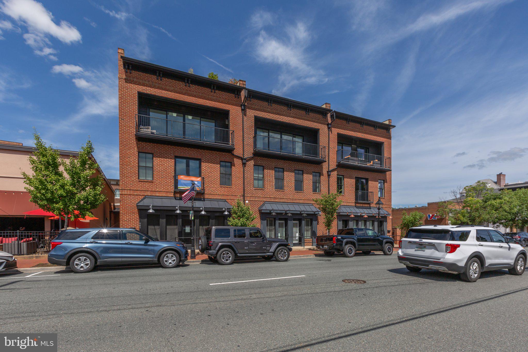 AMELIA SQUARE - Residential