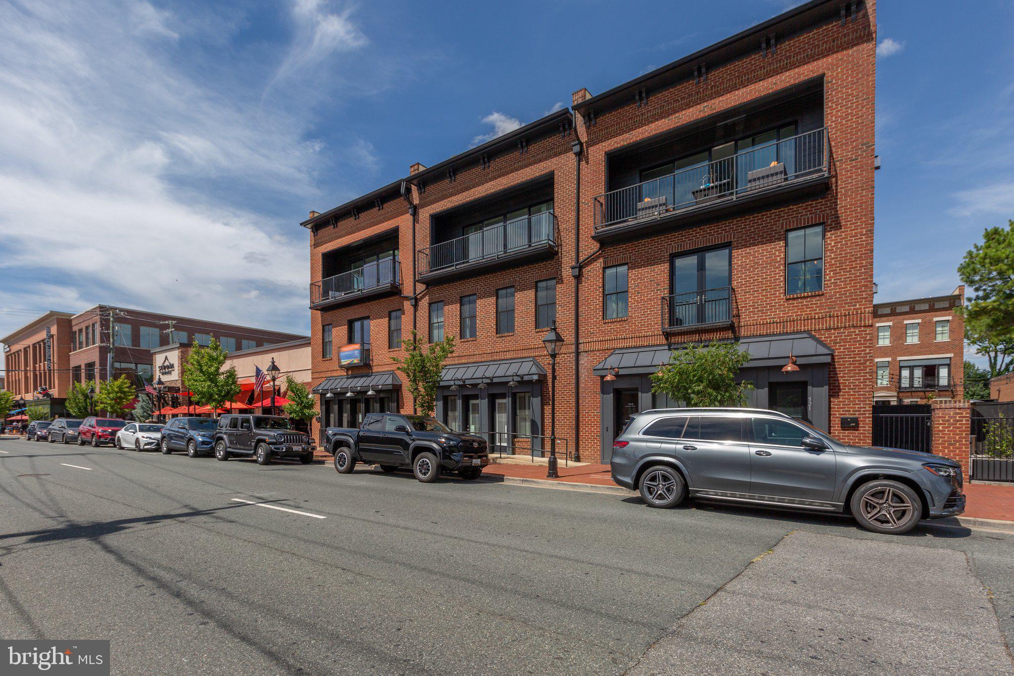 AMELIA SQUARE - Residential