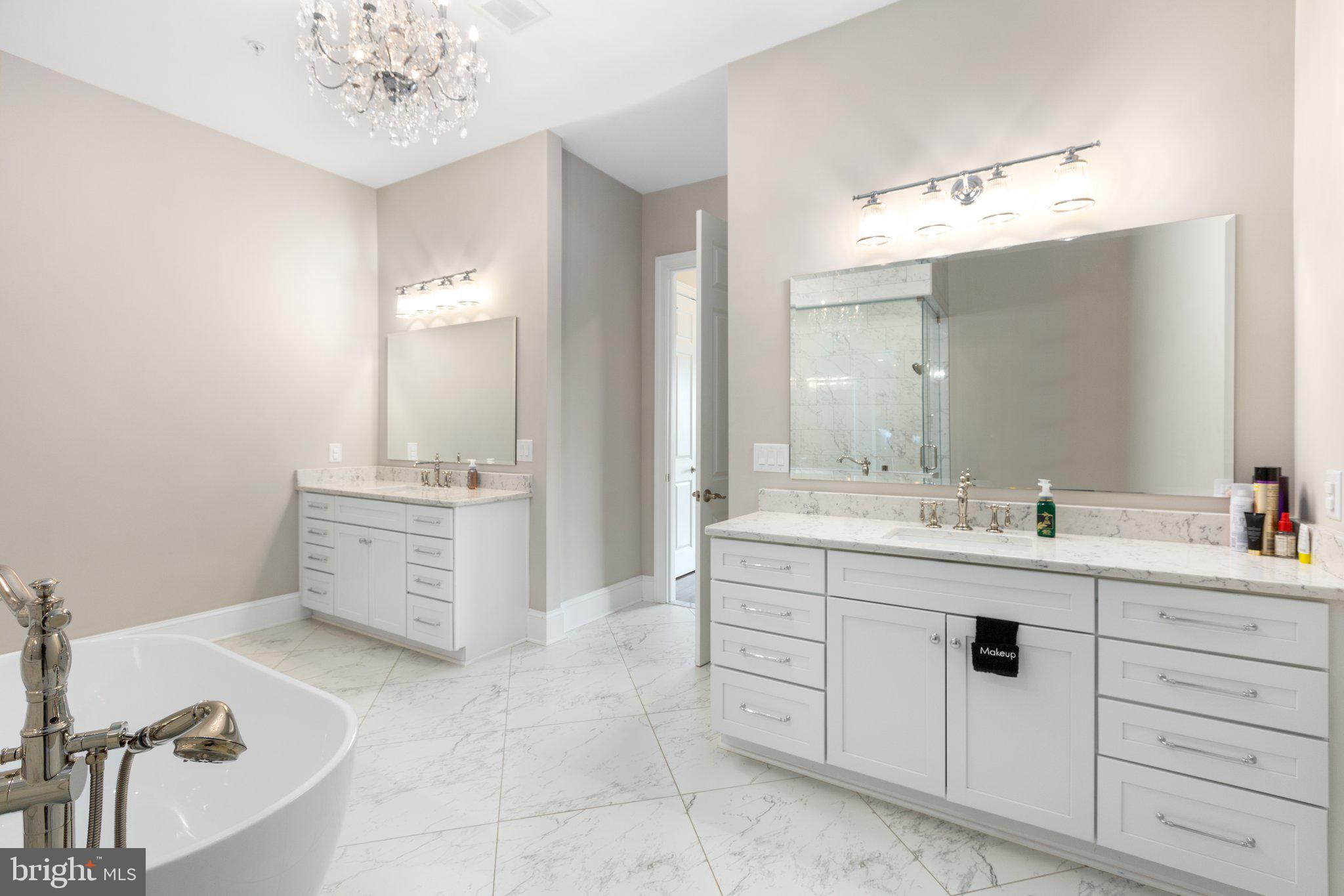 AMELIA SQUARE - Residential