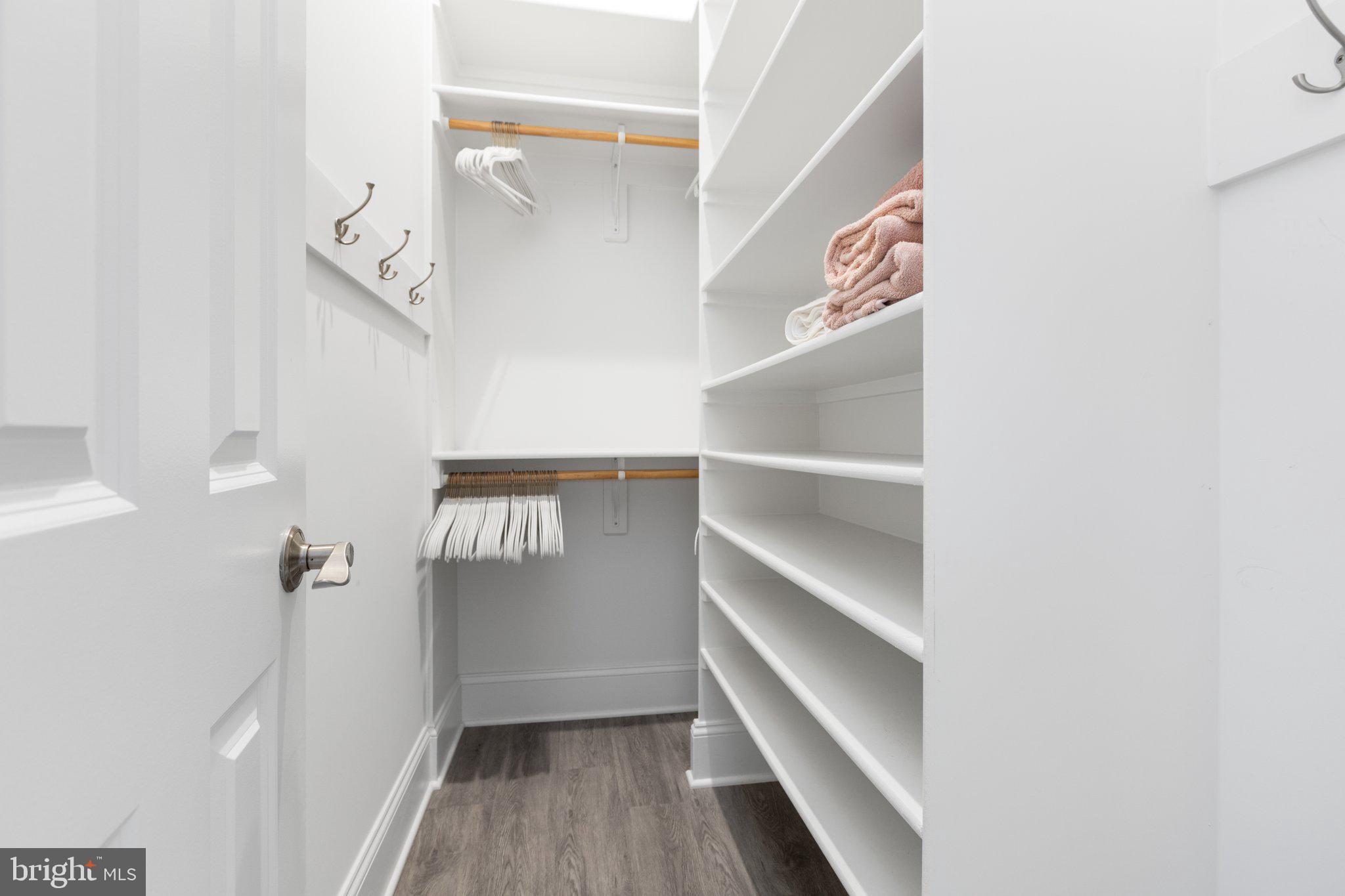 AMELIA SQUARE - Residential