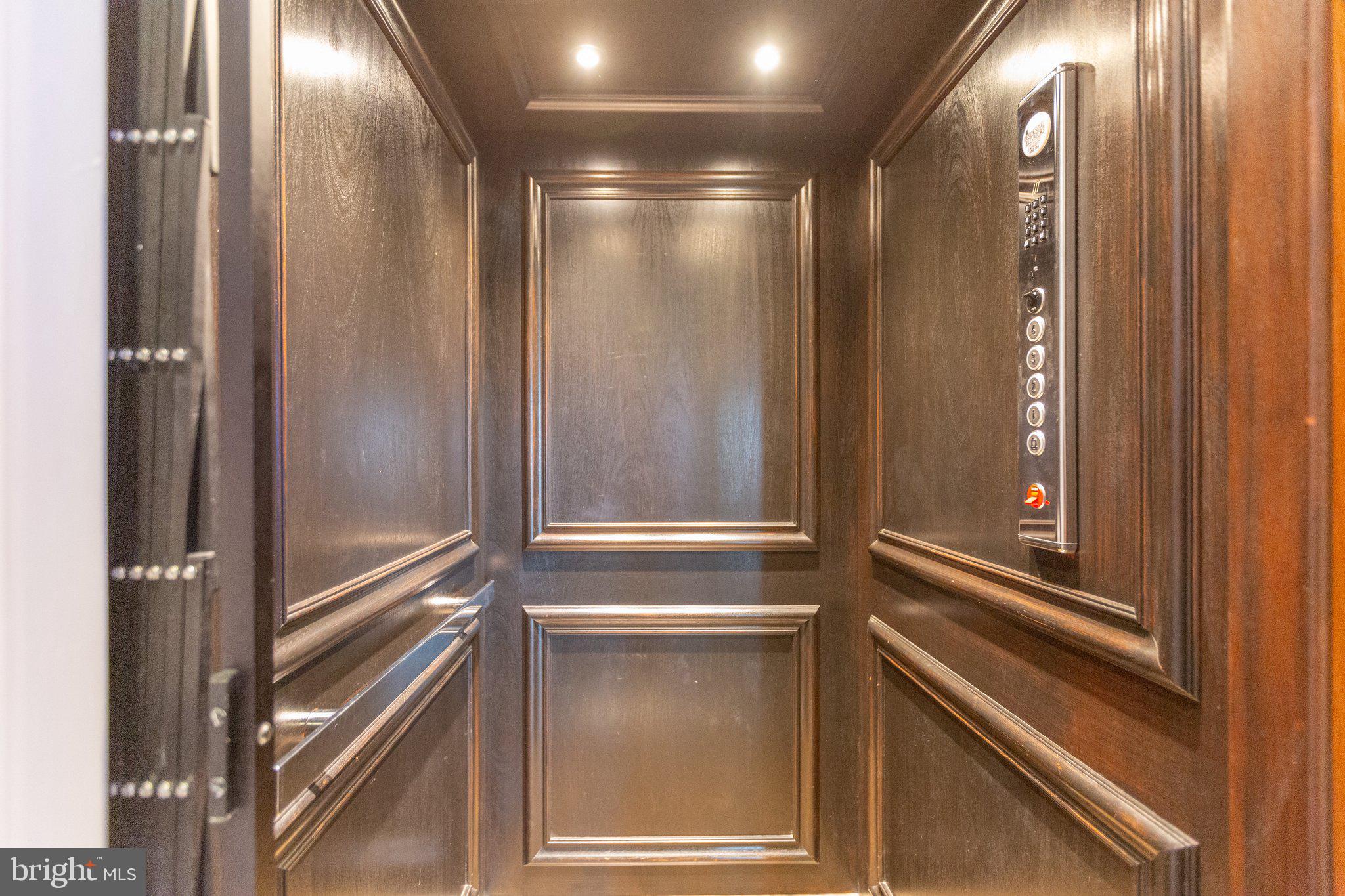 AMELIA SQUARE - Residential