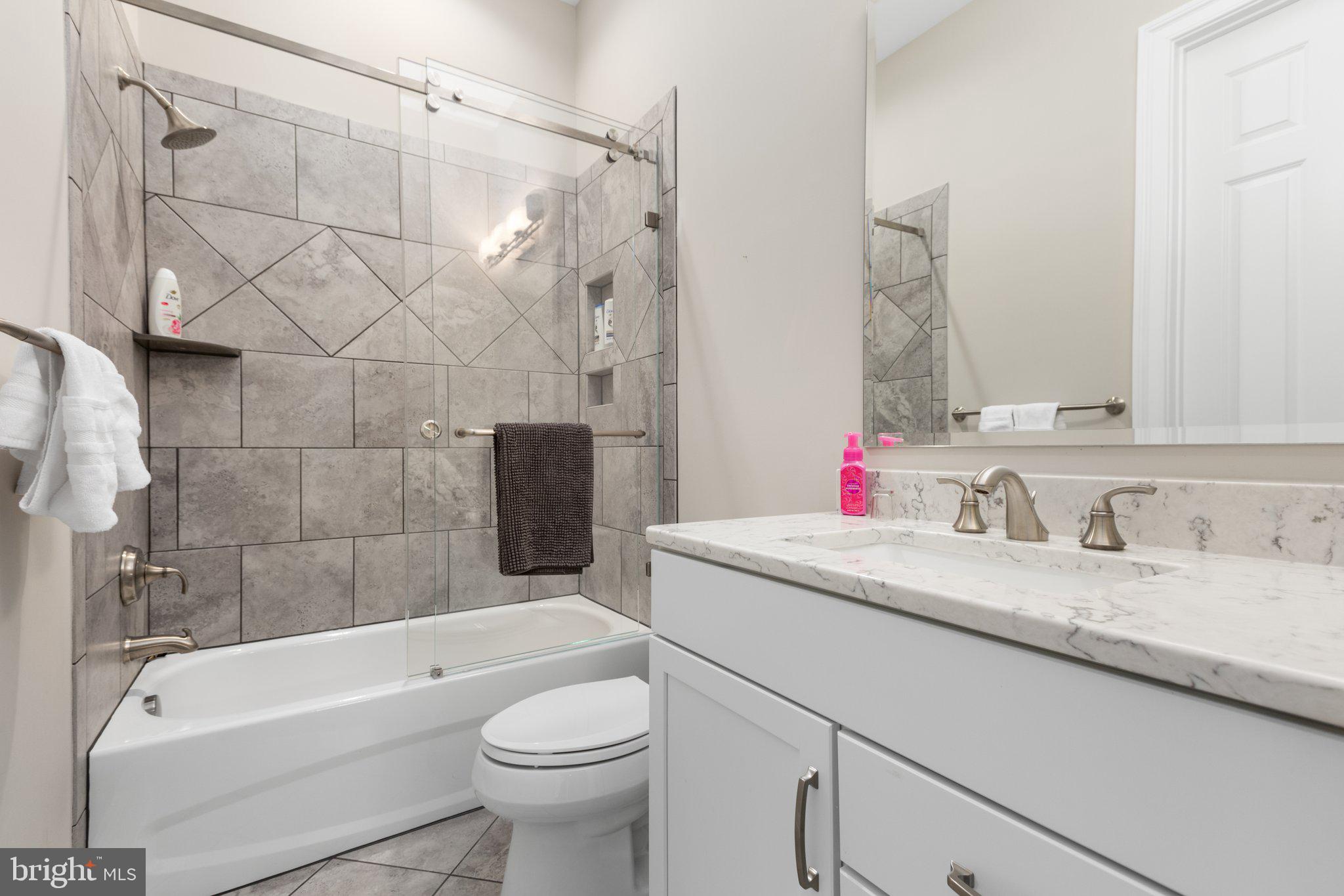 AMELIA SQUARE - Residential