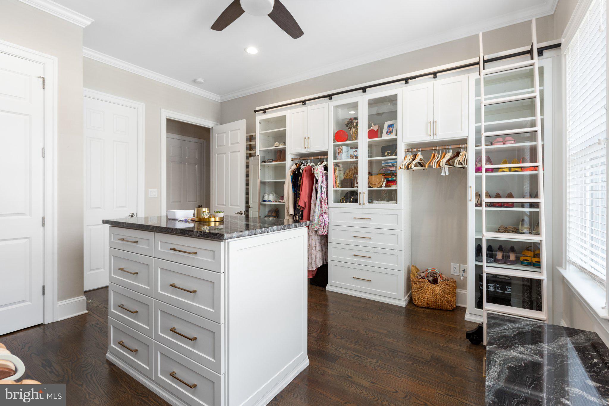 AMELIA SQUARE - Residential