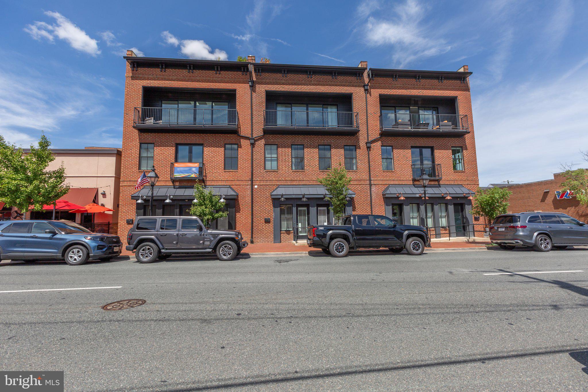 AMELIA SQUARE - Residential