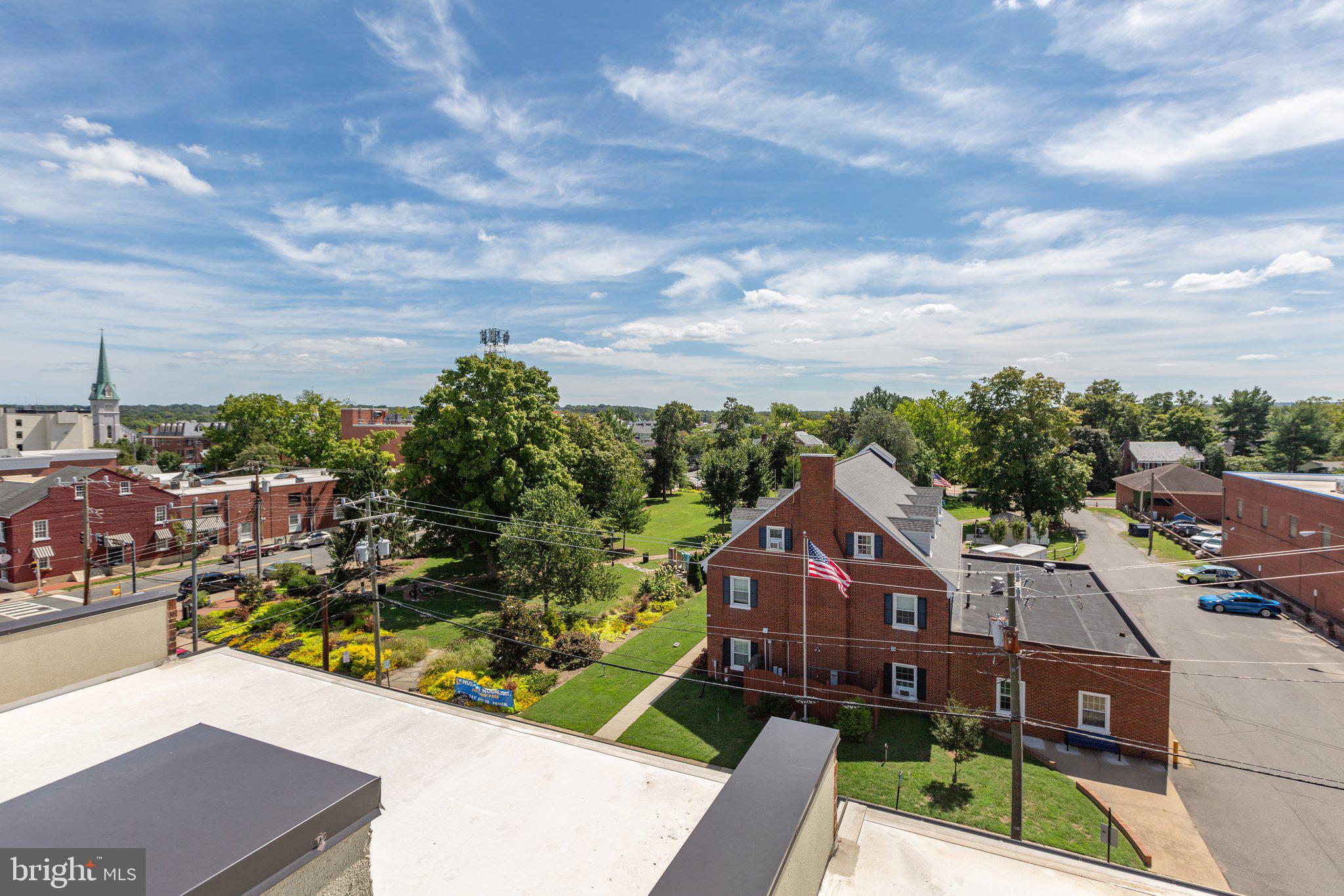 AMELIA SQUARE - Residential