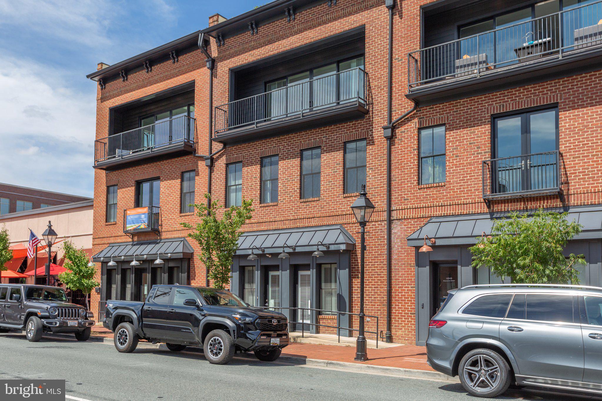 AMELIA SQUARE - Residential