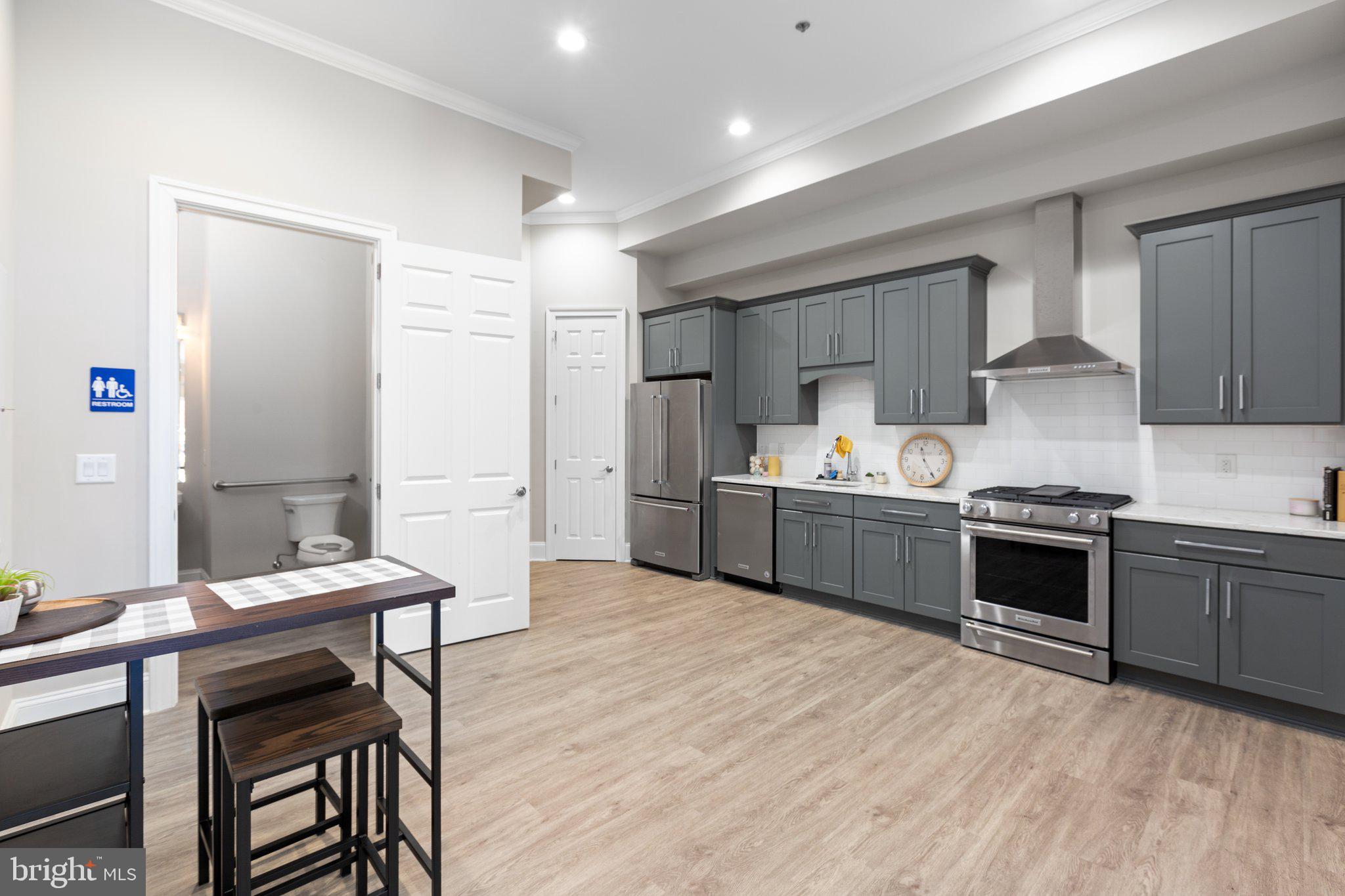 AMELIA SQUARE - Residential