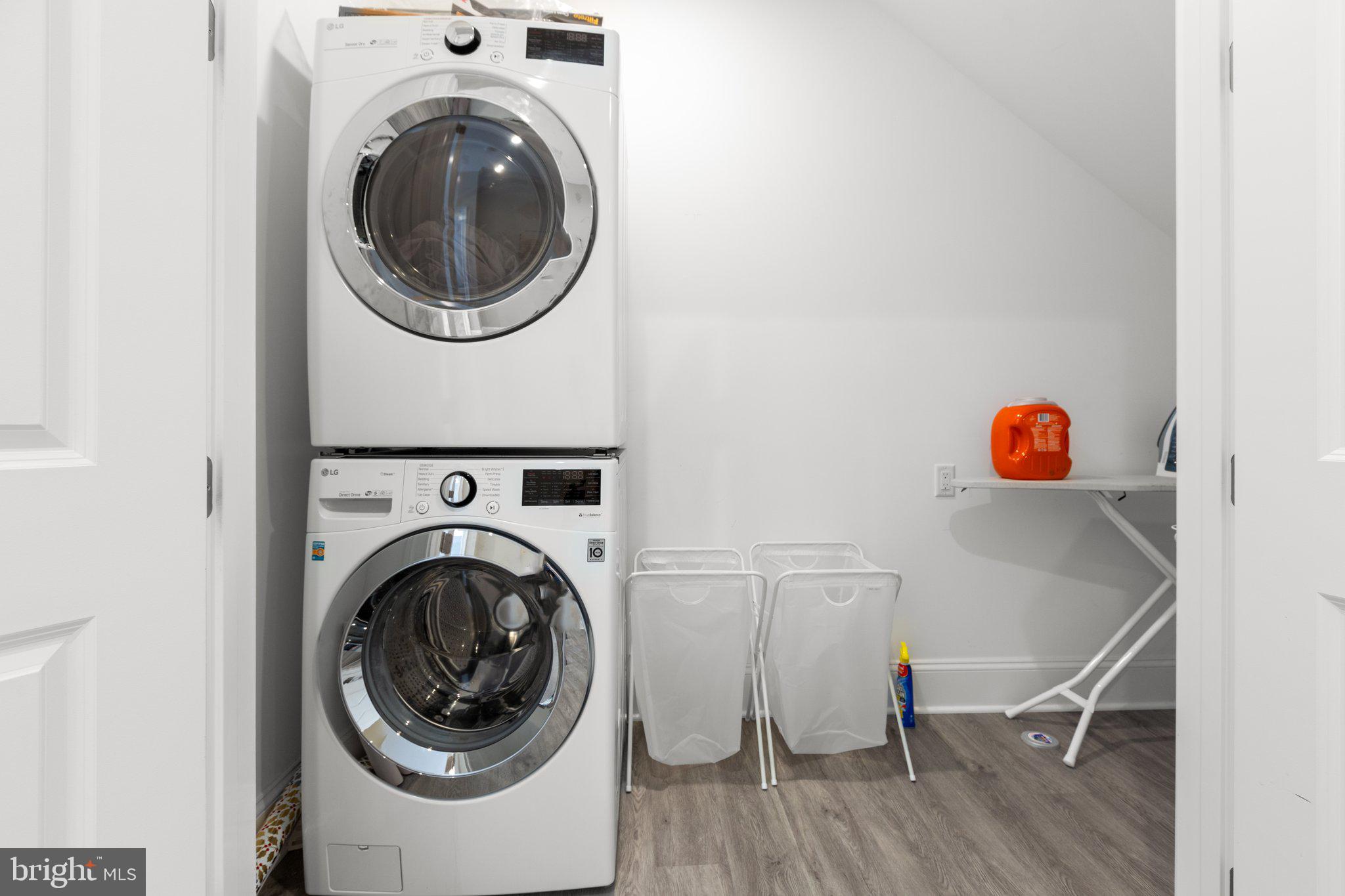 AMELIA SQUARE - Residential