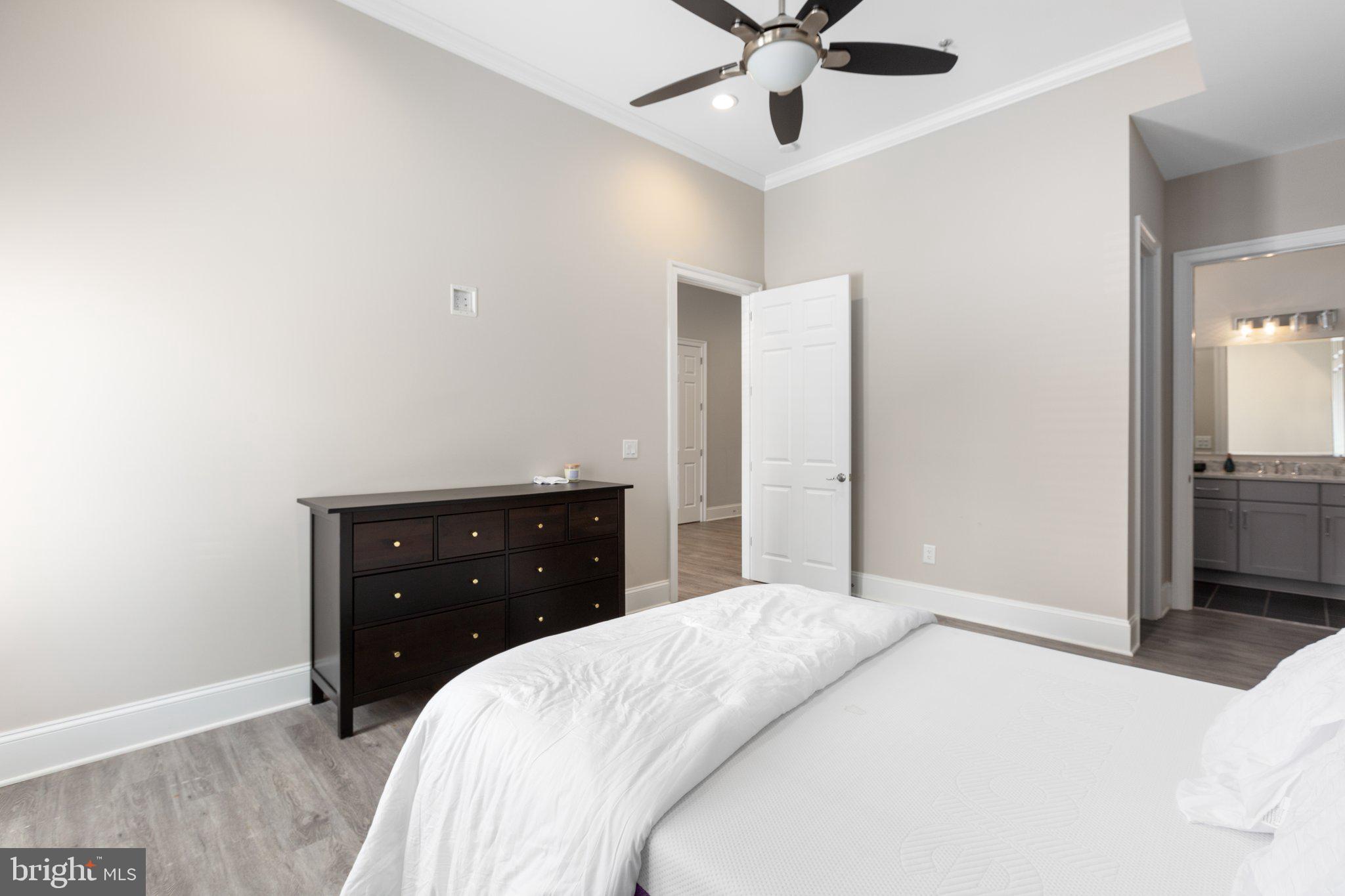 AMELIA SQUARE - Residential